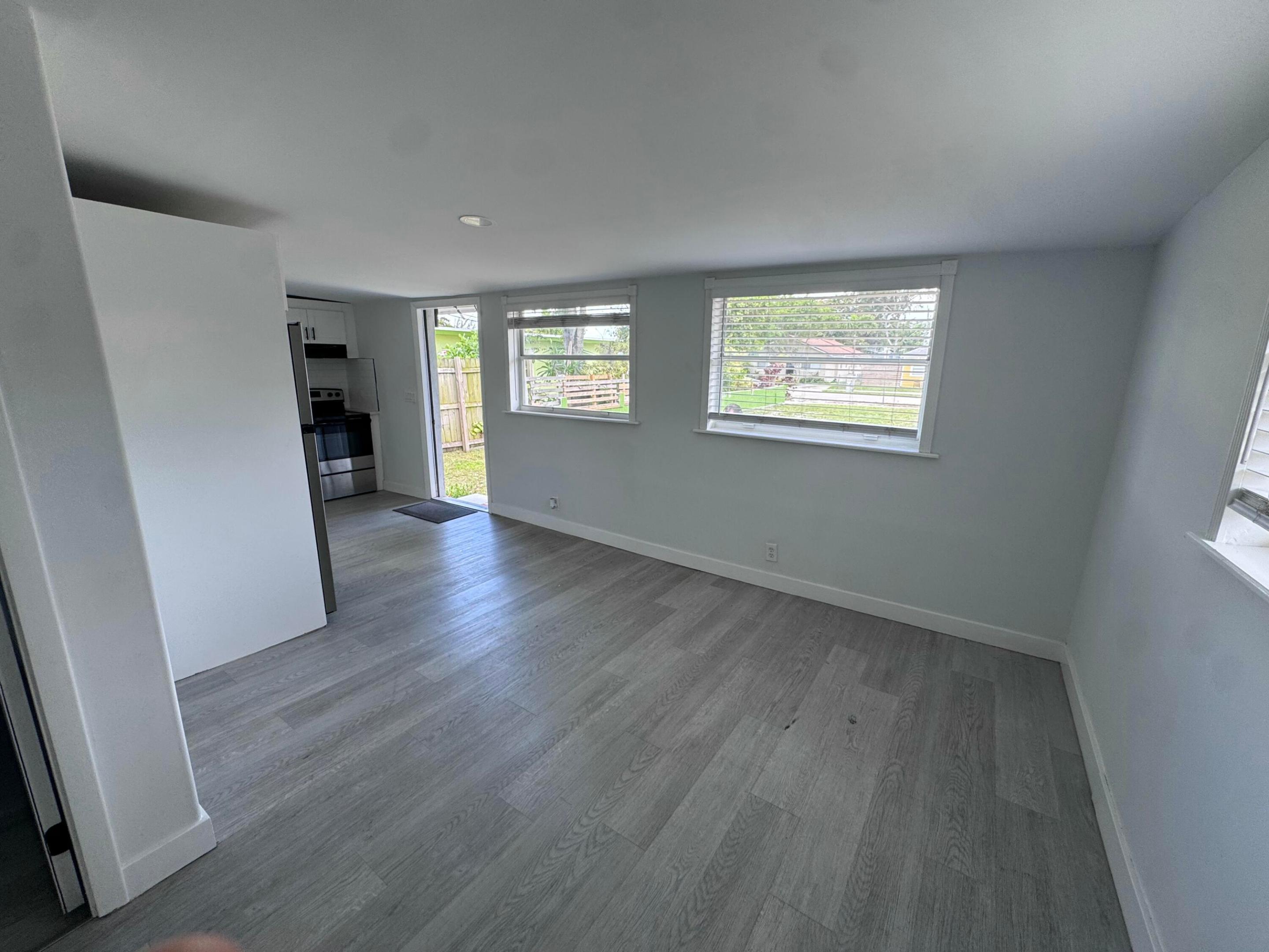 137 sw 9 - living:dining