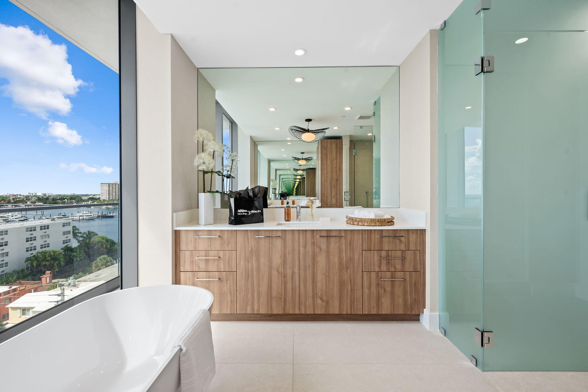 Owner's suite bath