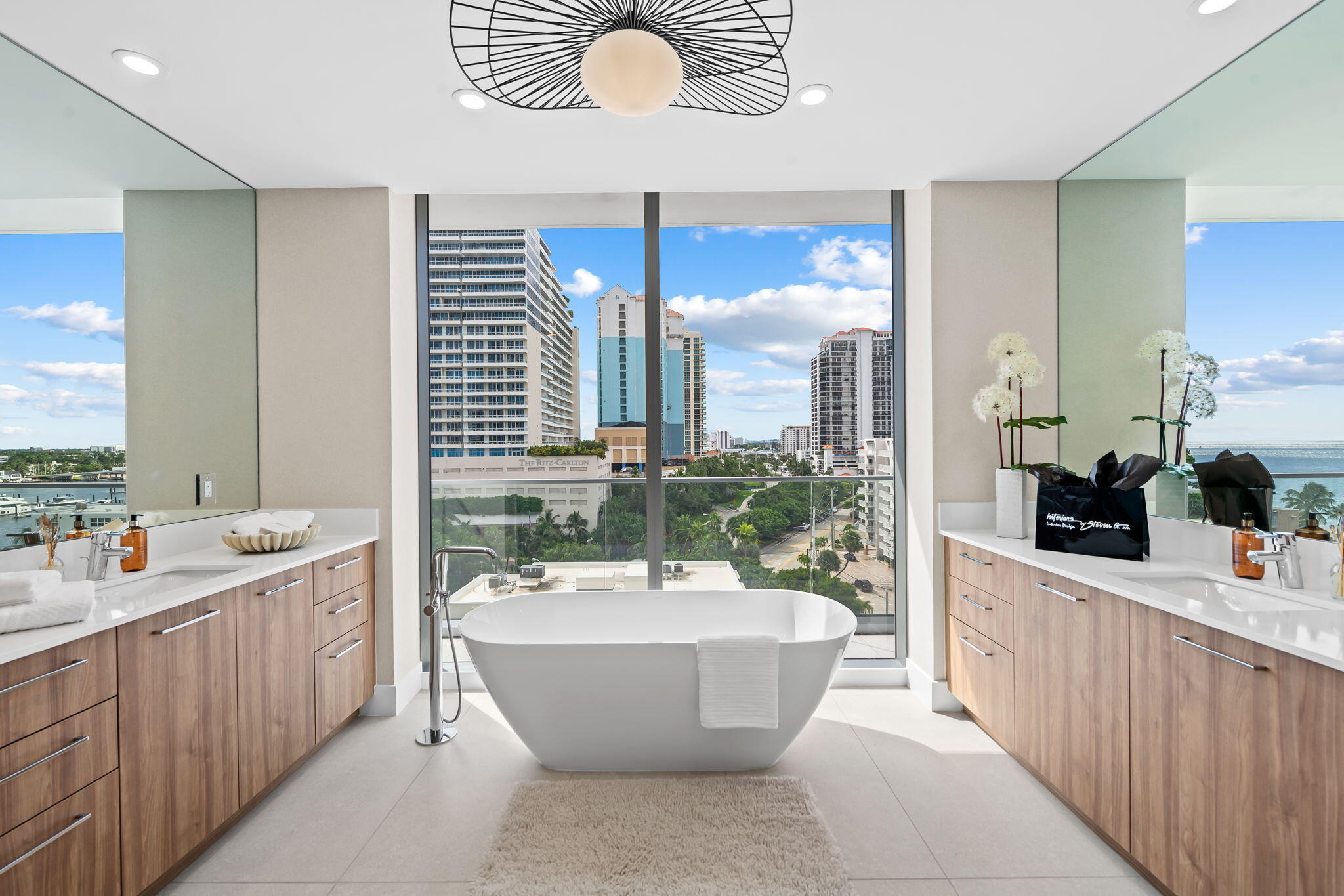 Owner's suite bath