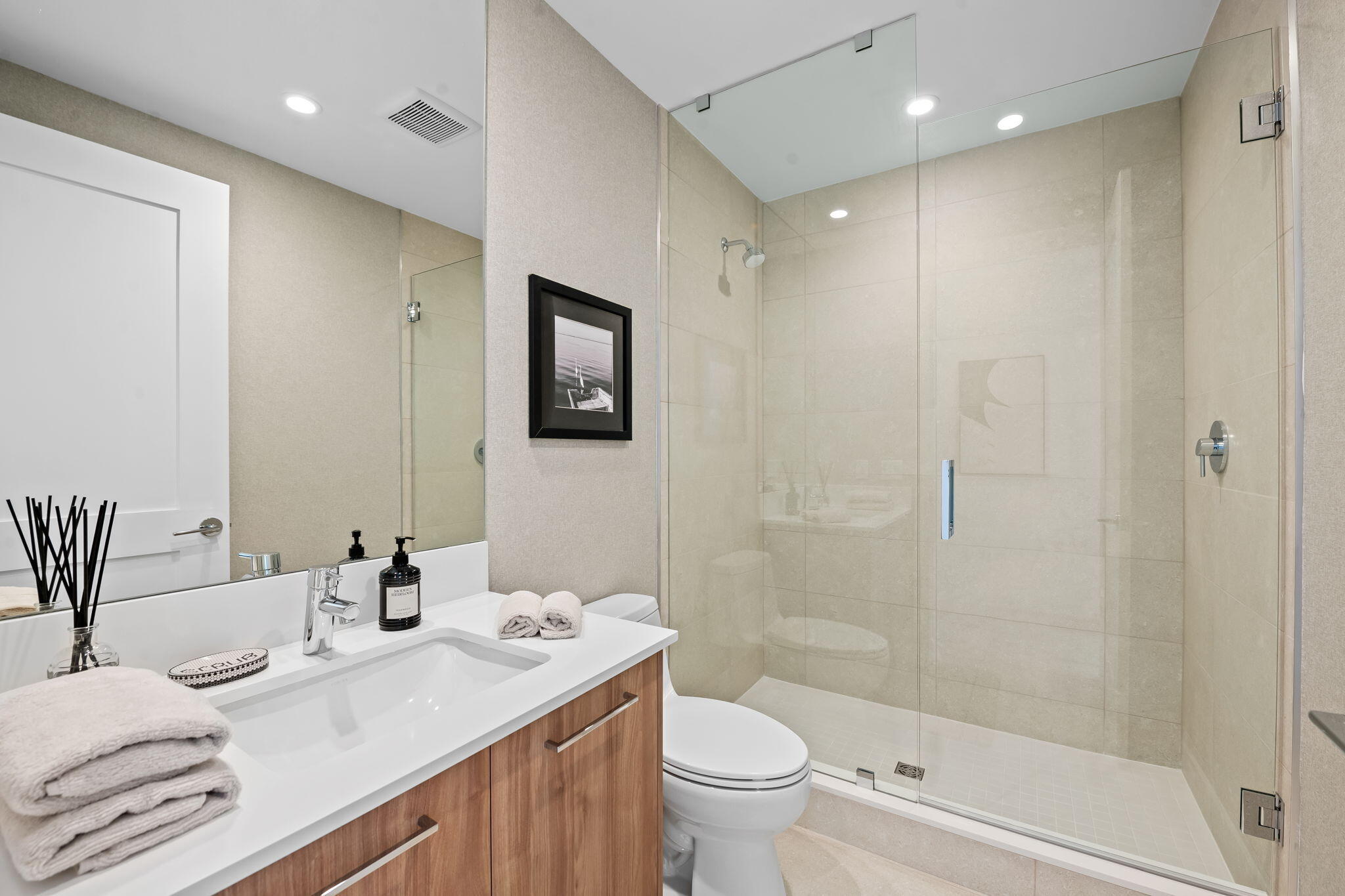 Guest suite (1) bath