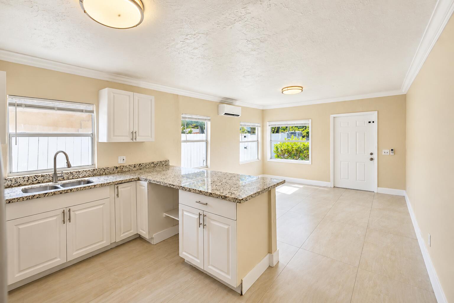 Bright Beige Open-Plan Kitchen and Livin Bright Beige Open-Plan Kitchen and Livin