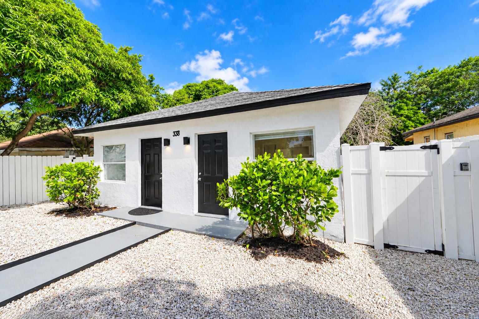 Sunny Modern Duplex Exterior with Twin B Sunny Modern Duplex Exterior with Twin B