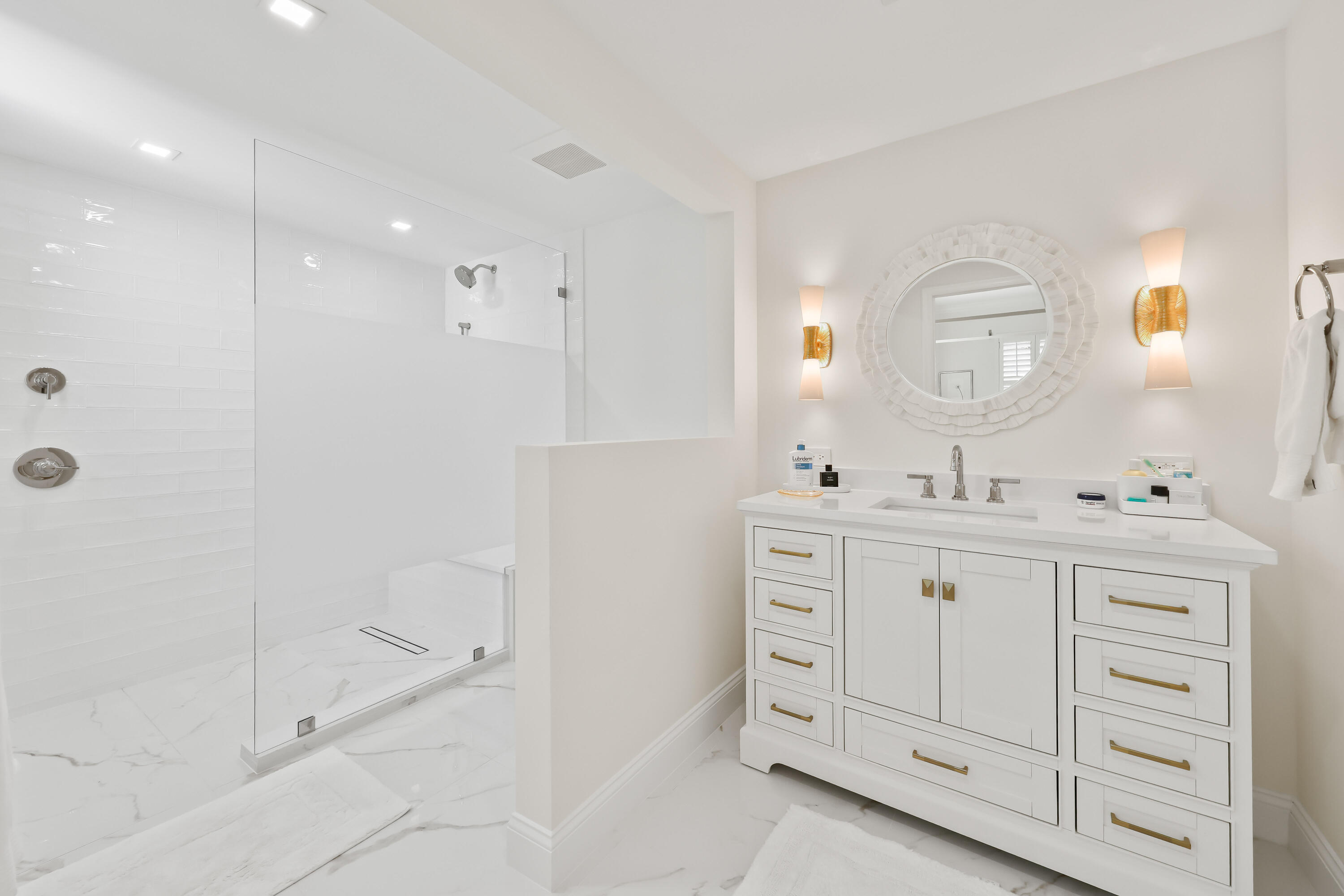 Guest Bath ensuite