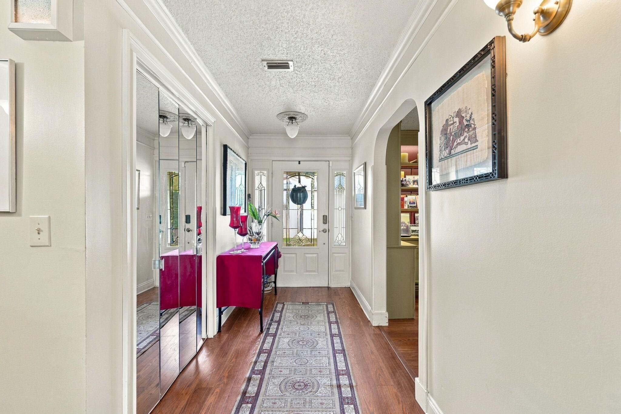 1-web-or-mls-04_foyer