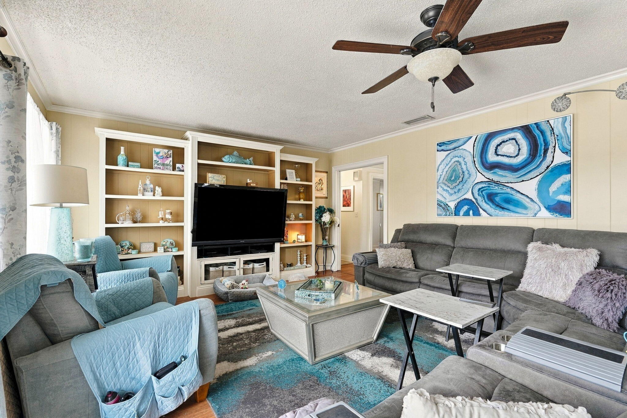 1-web-or-mls-06_living room