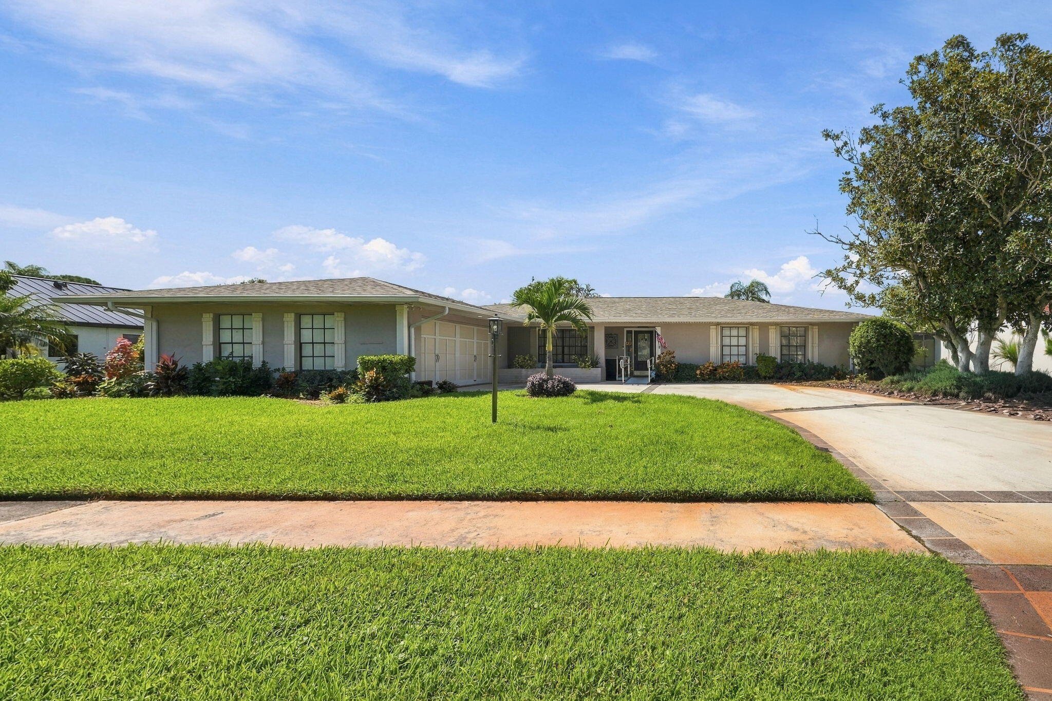 1-web-or-mls-03_exterior entry