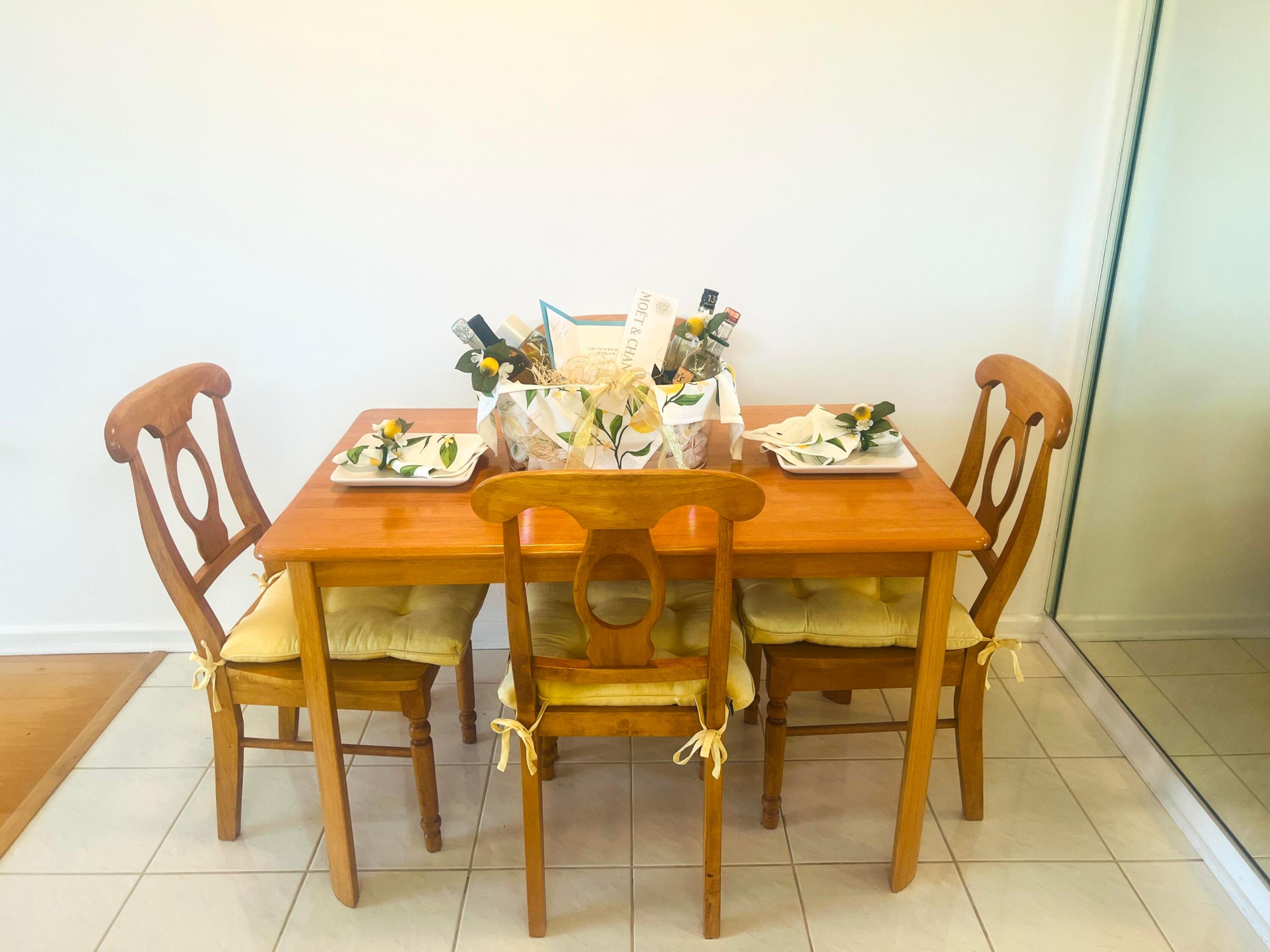 Kitchen Eat In