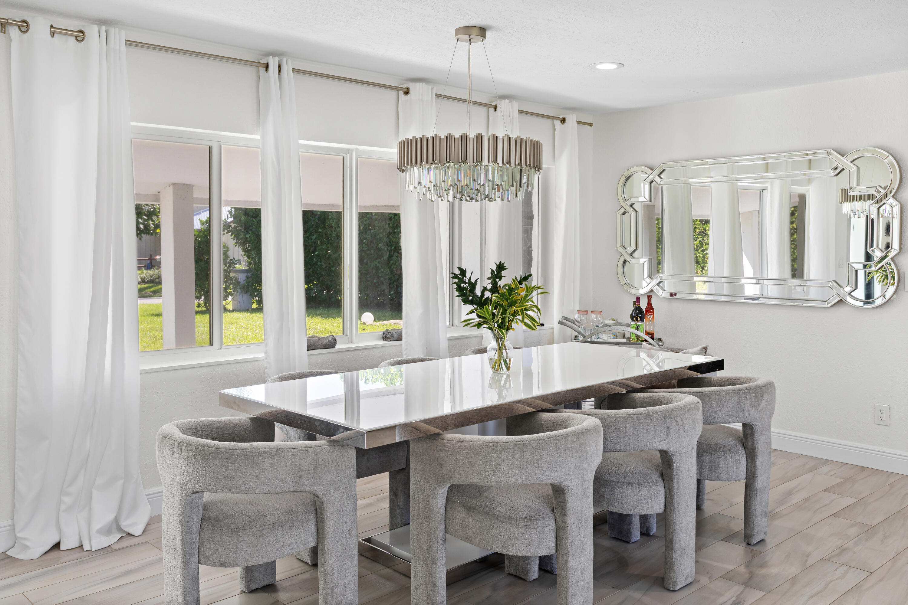 Dining Area Dining Area