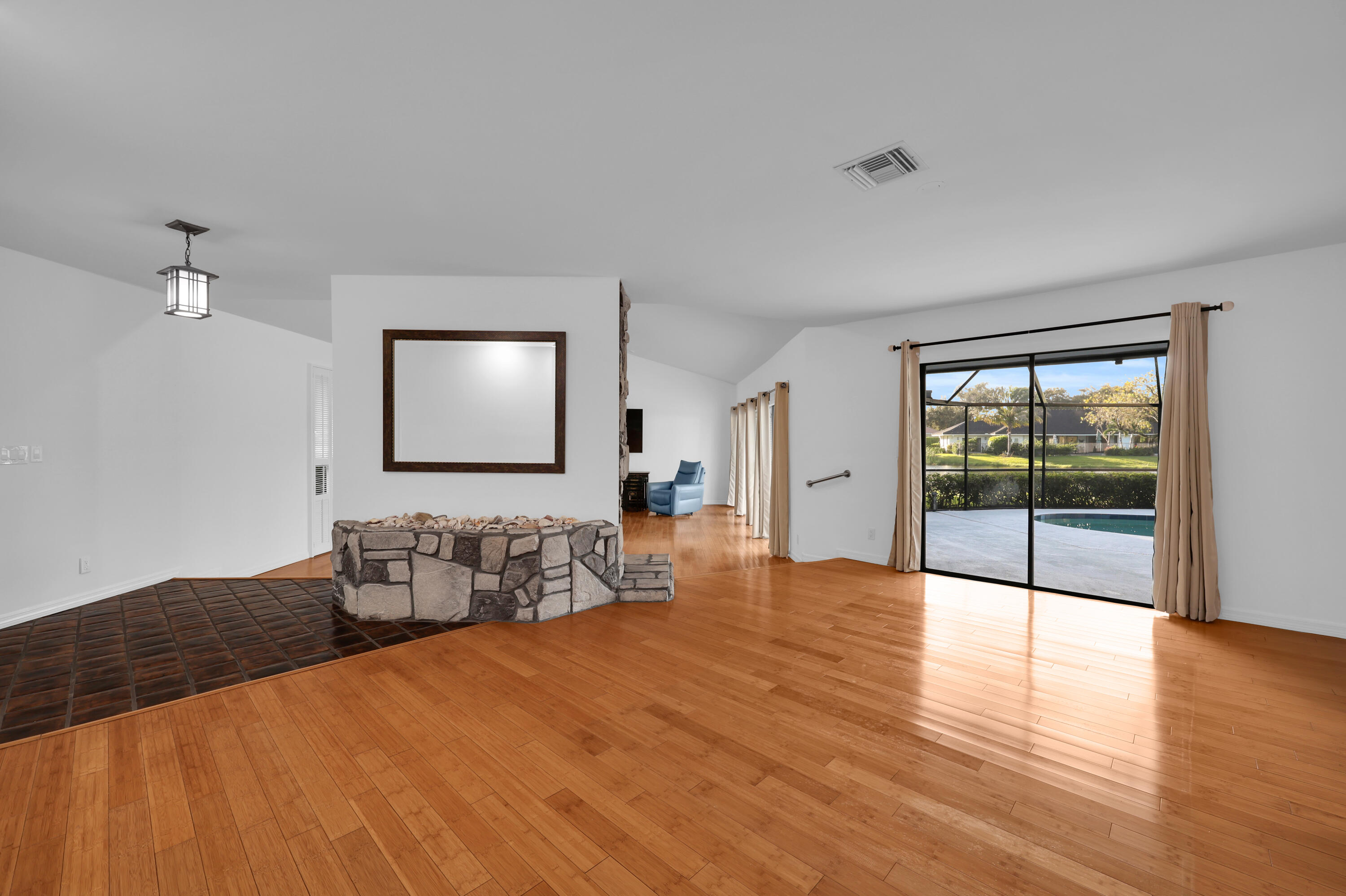 10158 se acorn way - 03