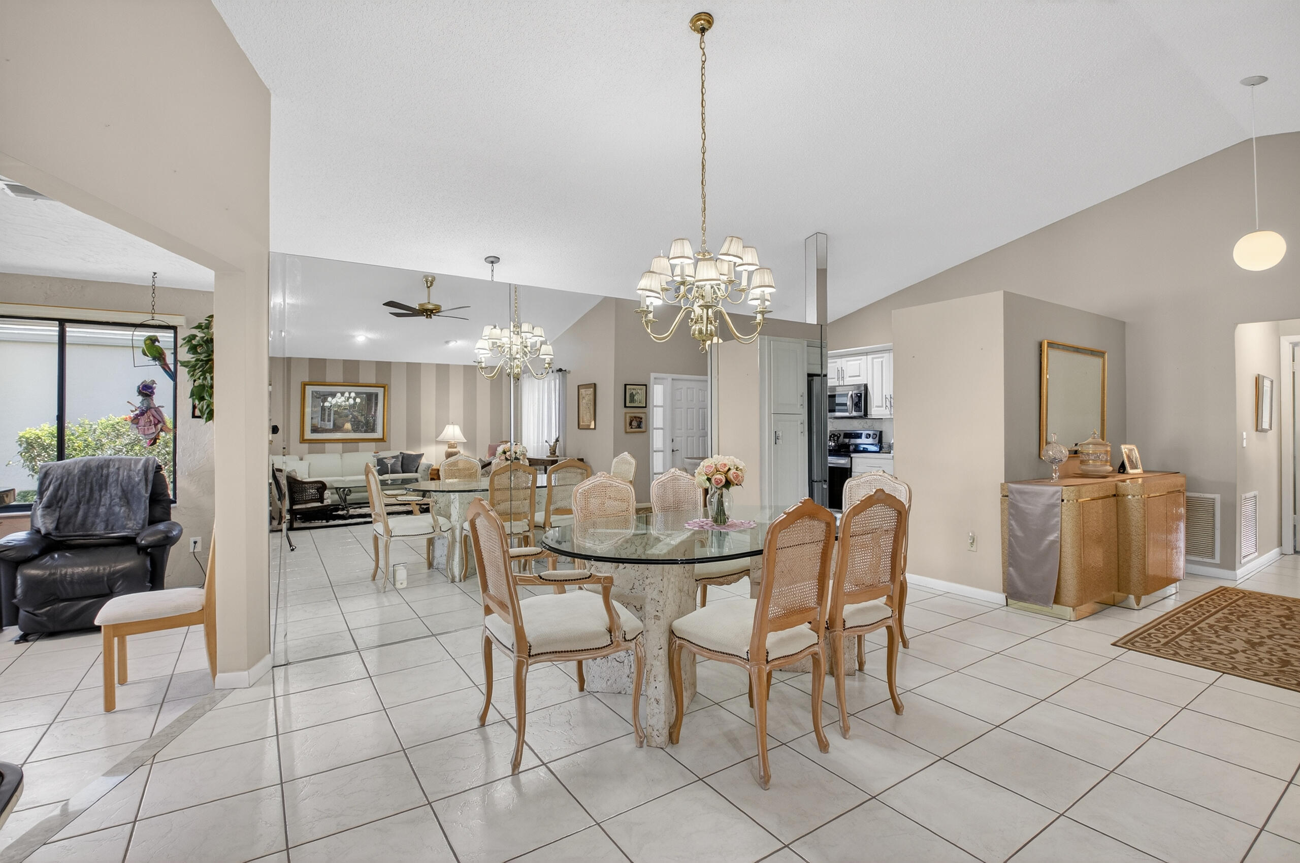 DINING AREA 5
