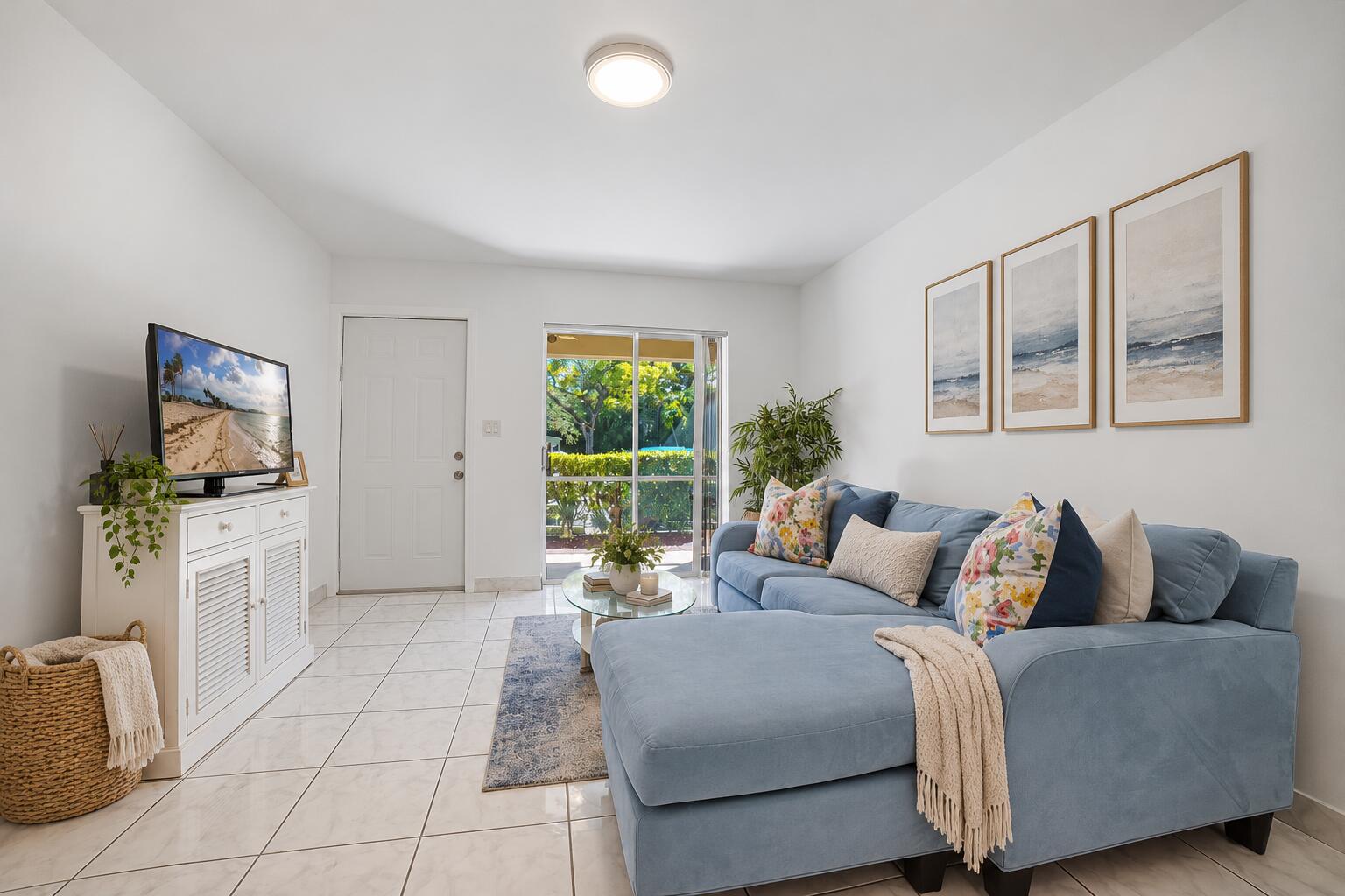 14-Livingroom-B stg