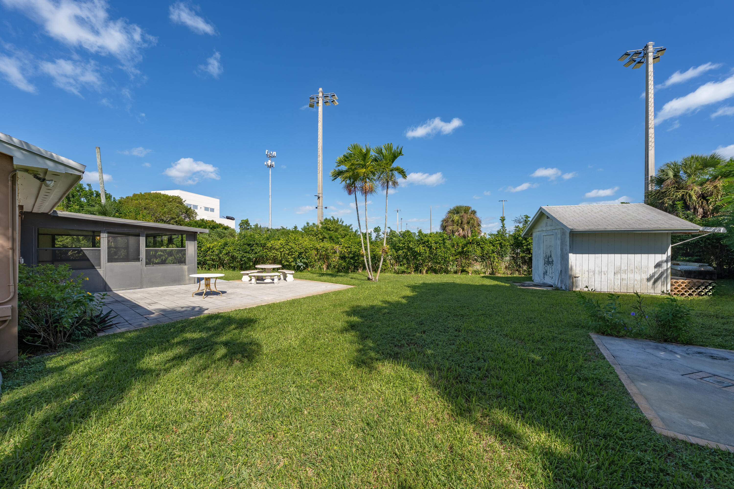 SIDE YARD