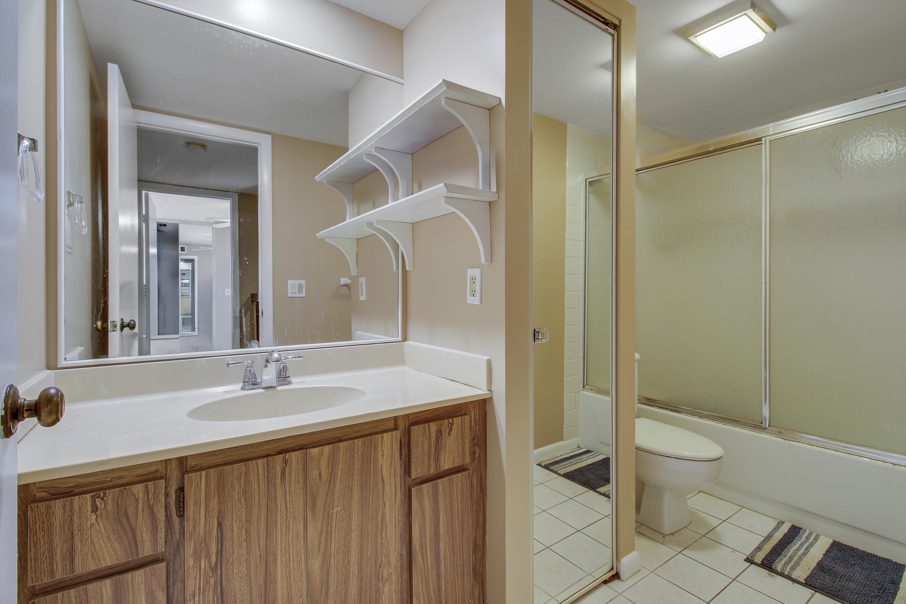2nd Bathroom