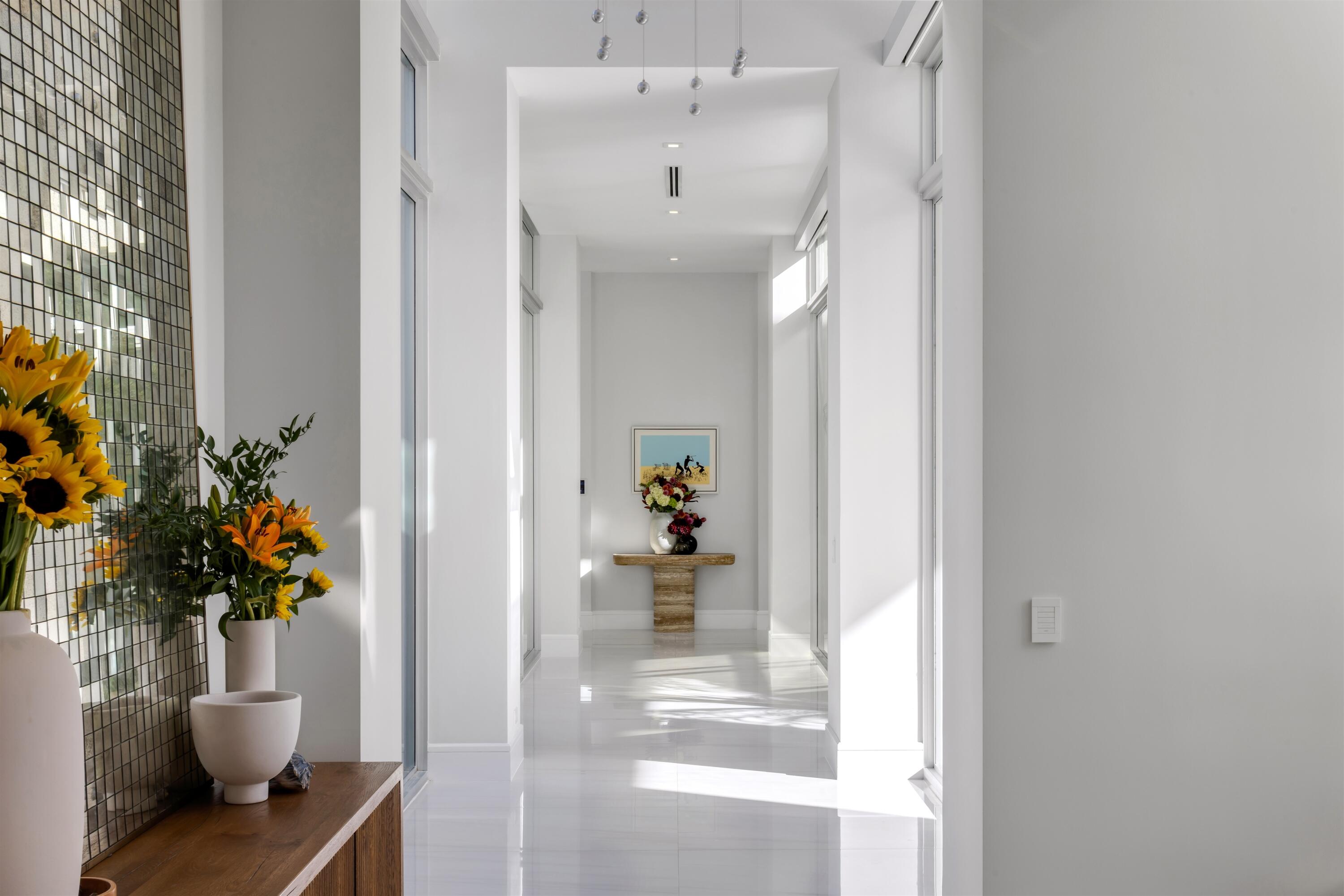 HALLWAY_STRAIGHT_RIGHT