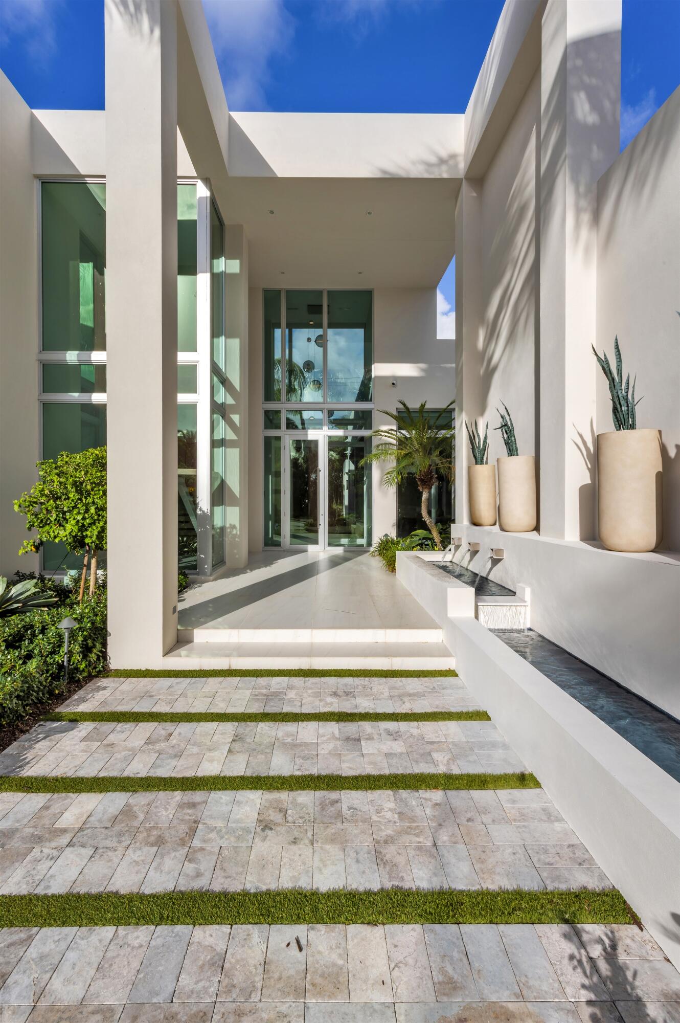 FRONT_ENTRANCE_STRAIGHT