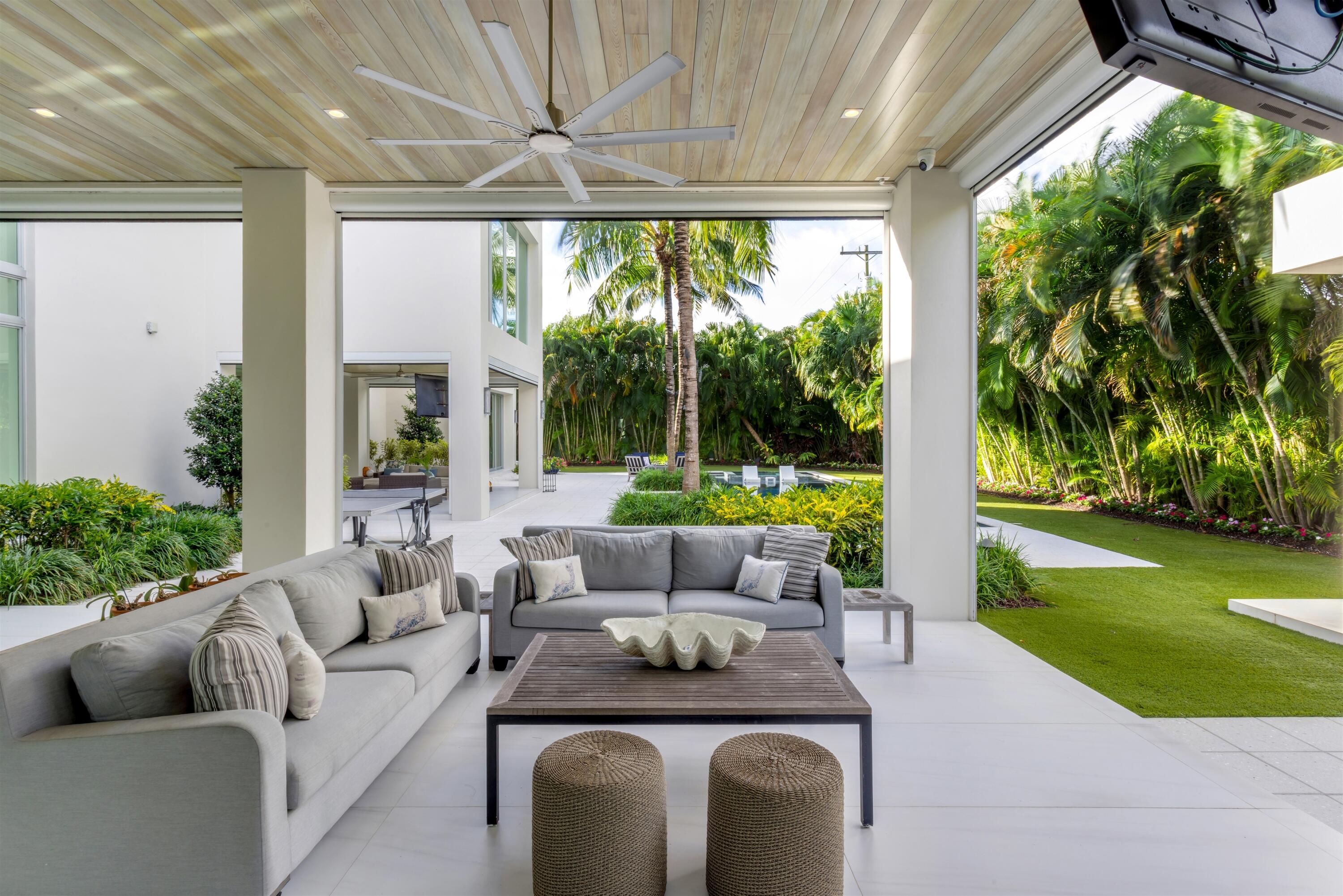 LOGGIA_STRAIGHT_TO_POOL