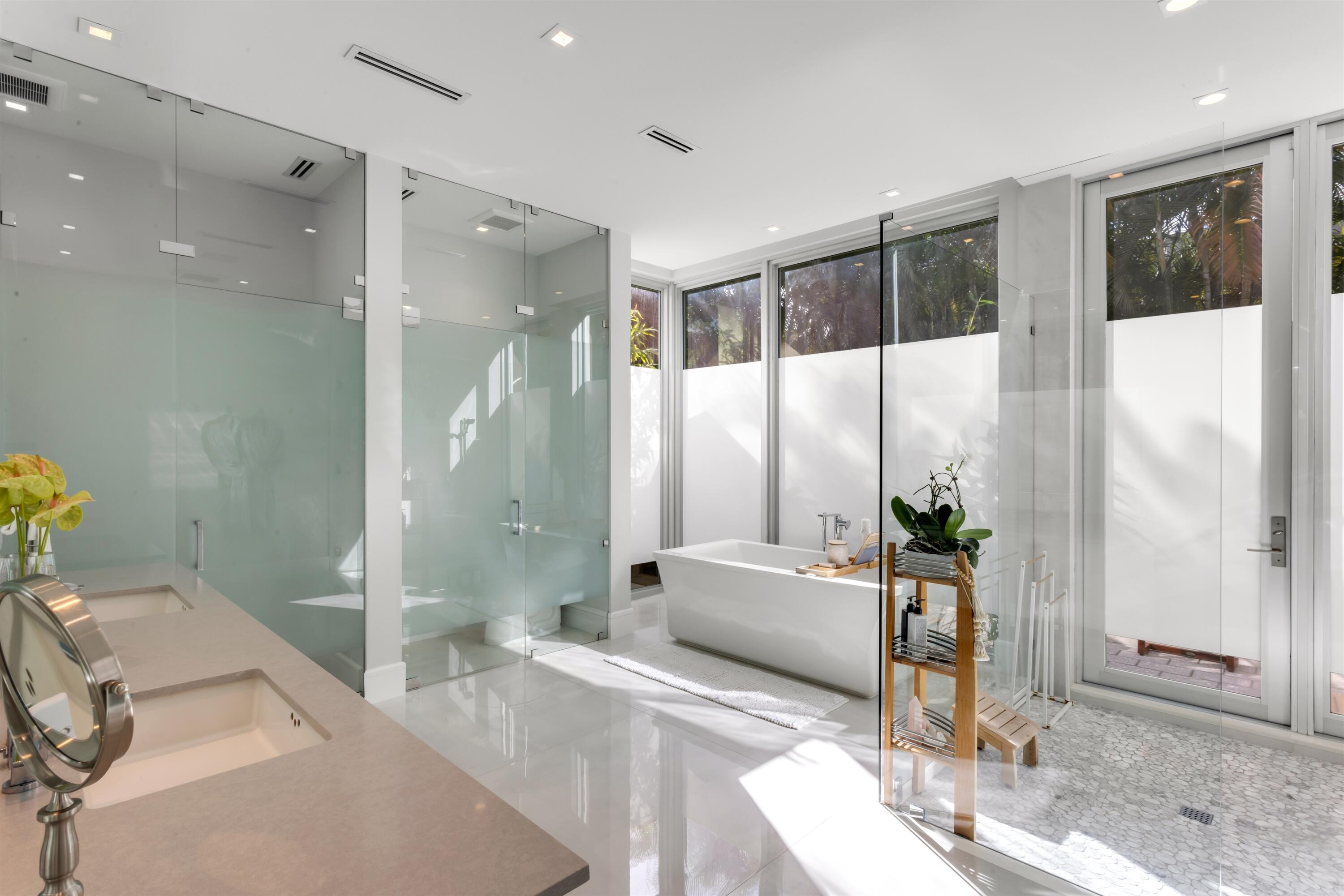 PRIMARY_BATHROOM_ANGLE_LEFT