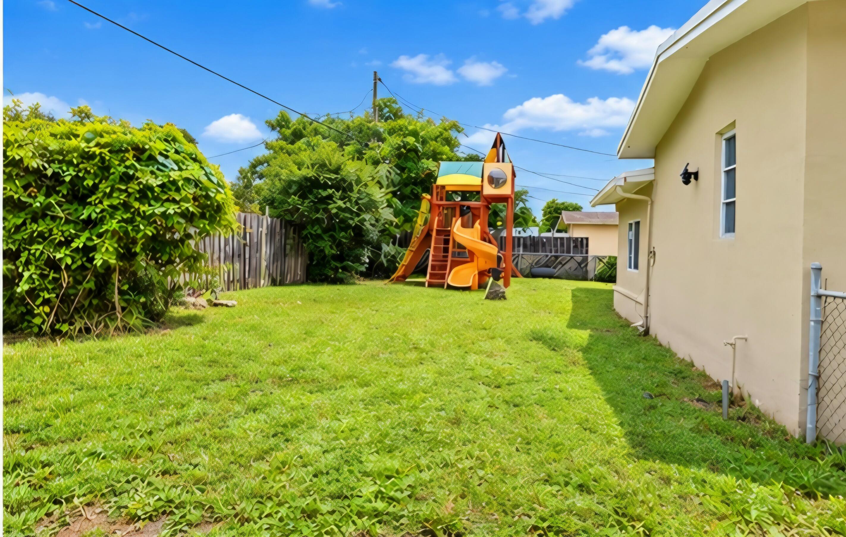MLS_sunny_backyard_3