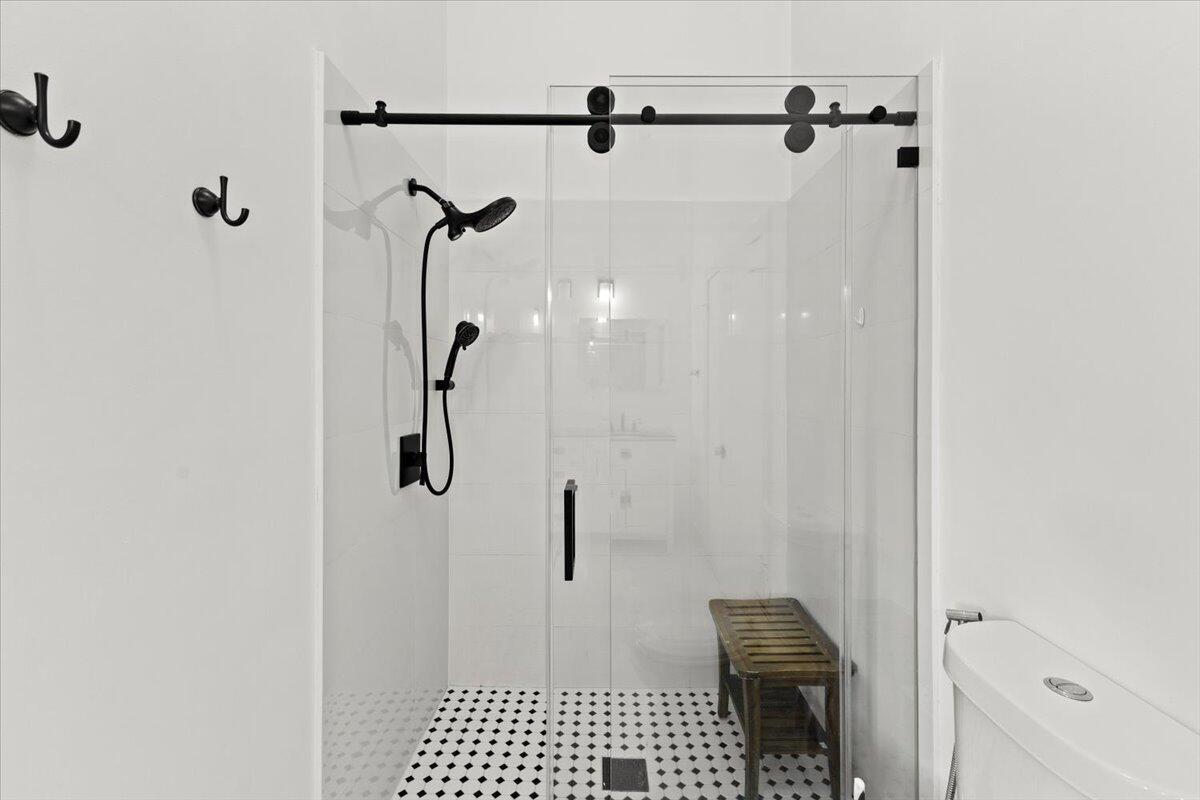Also a shower in Masters' bathroom