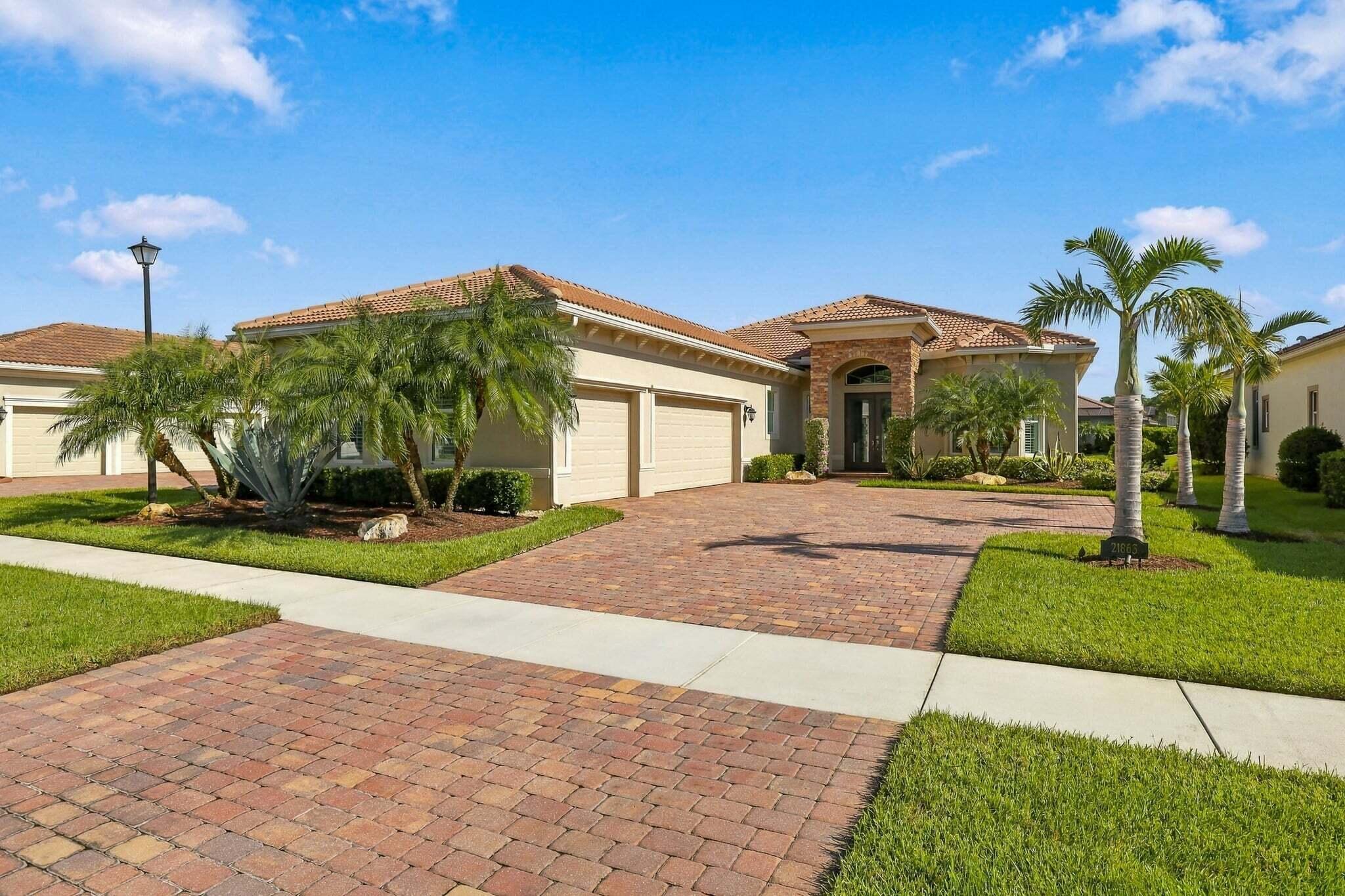 Beautiful Exterior w/stone finish Beautiful Exterior w/stone finish
