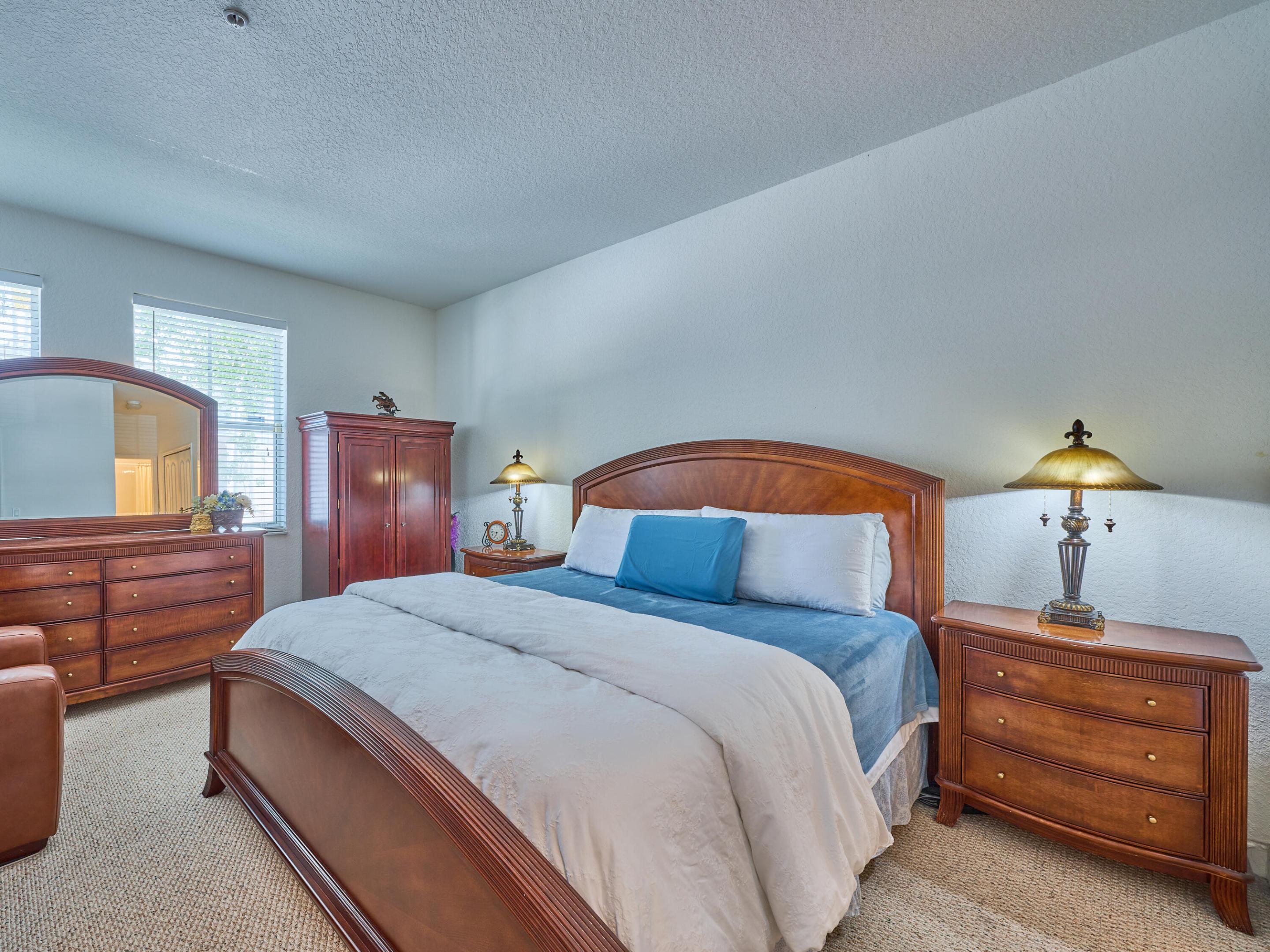 Large primary bedroom.