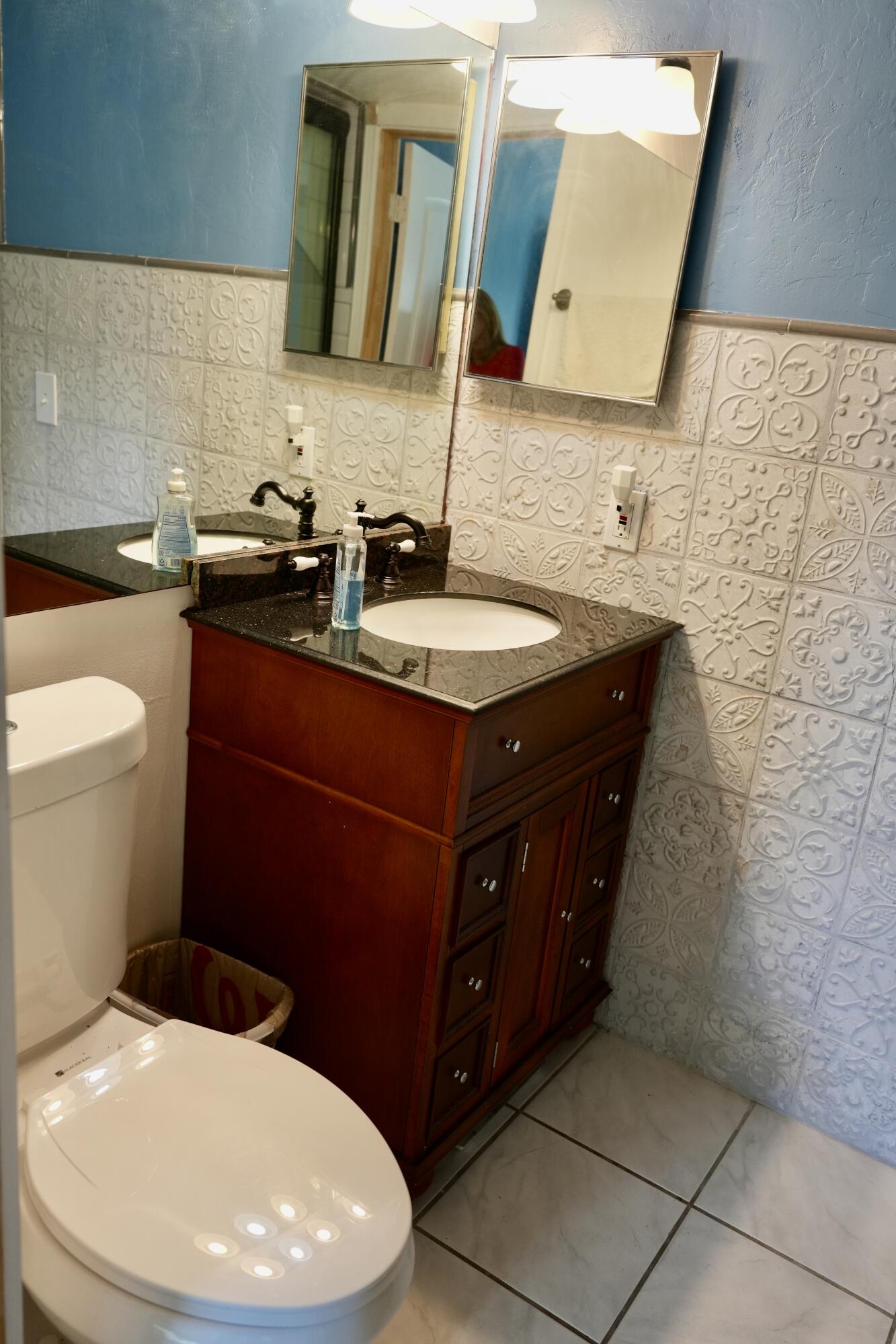 1st floor master Bathroom