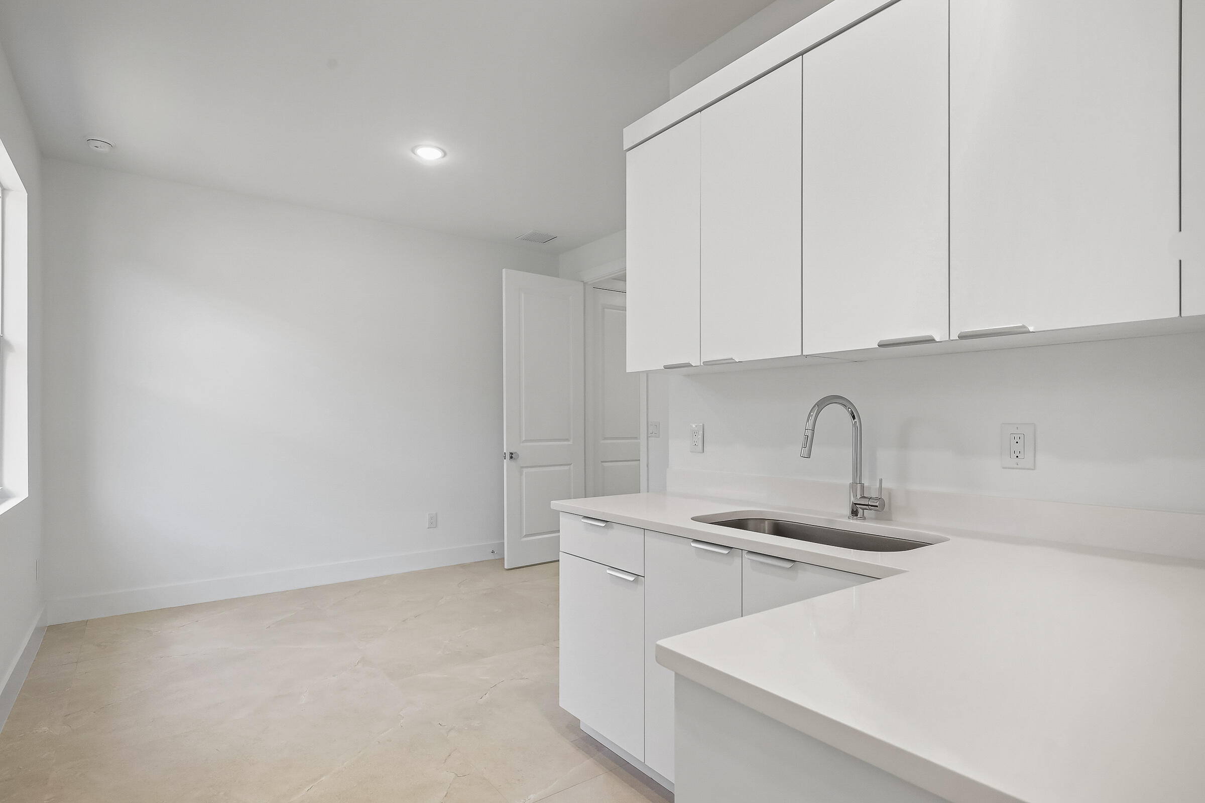 4606 Hibiscus - MLS - 022