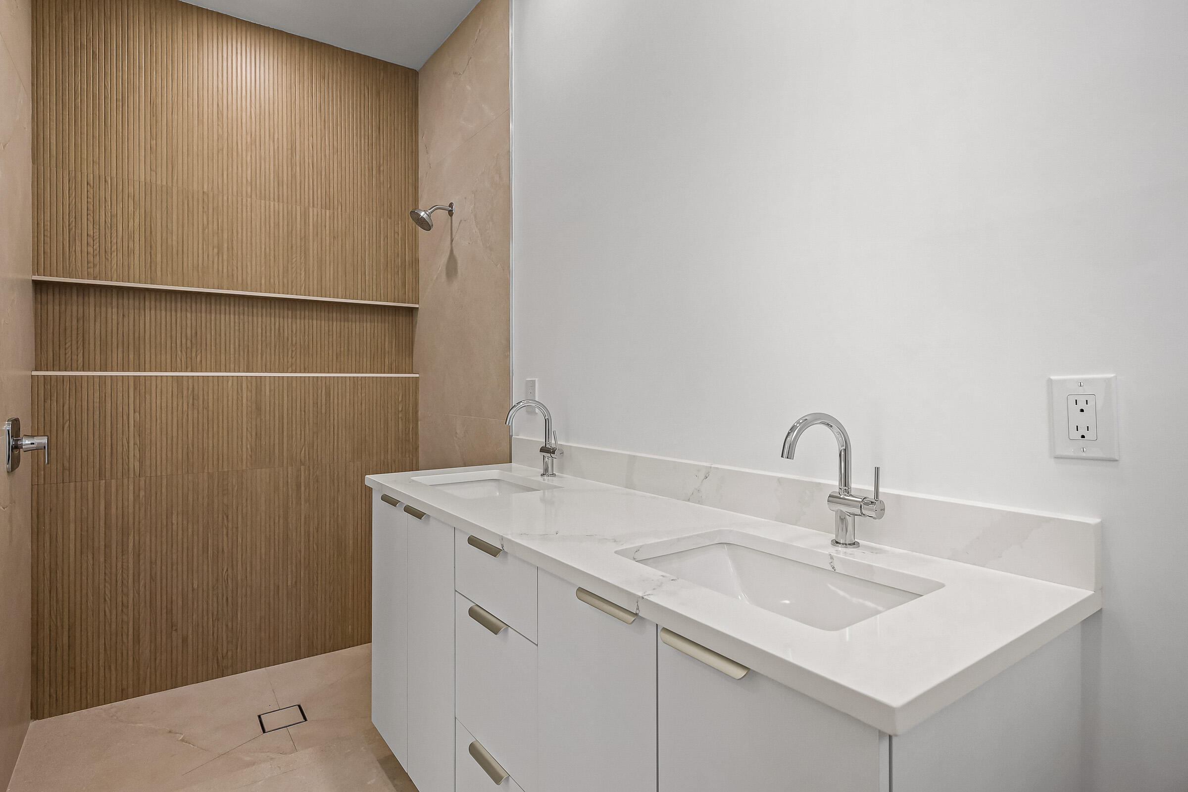 4606 Hibiscus - MLS - 017
