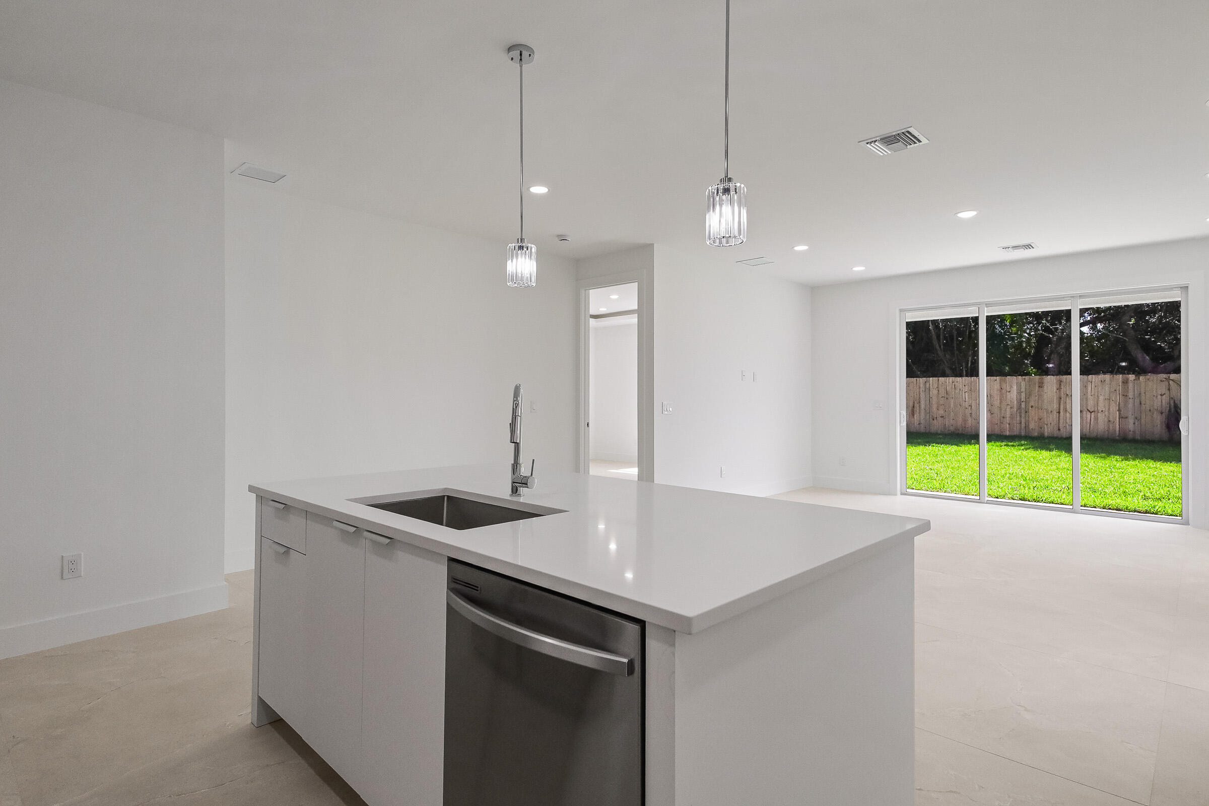 4606 Hibiscus - MLS - 009
