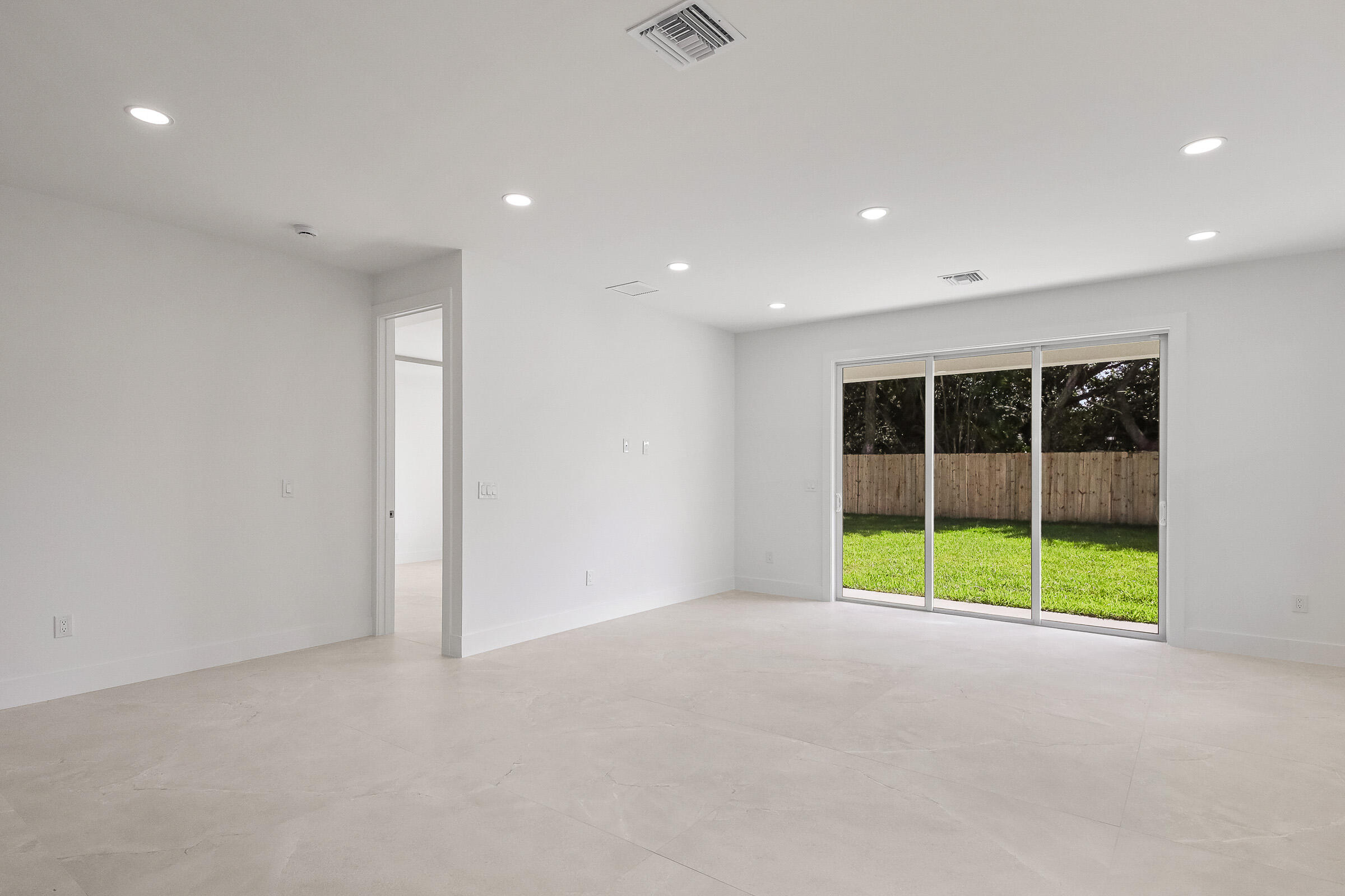 4606 Hibiscus - MLS - 011
