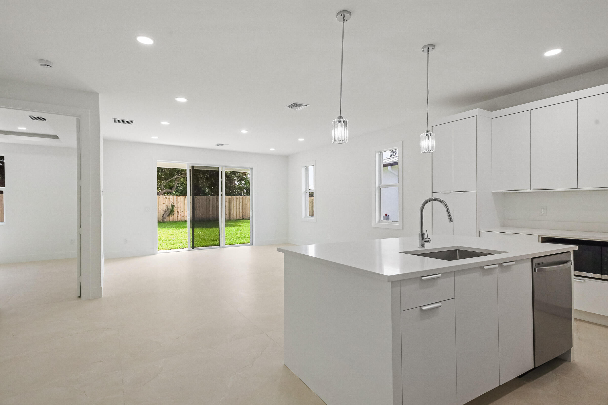 4606 Hibiscus - MLS - 004