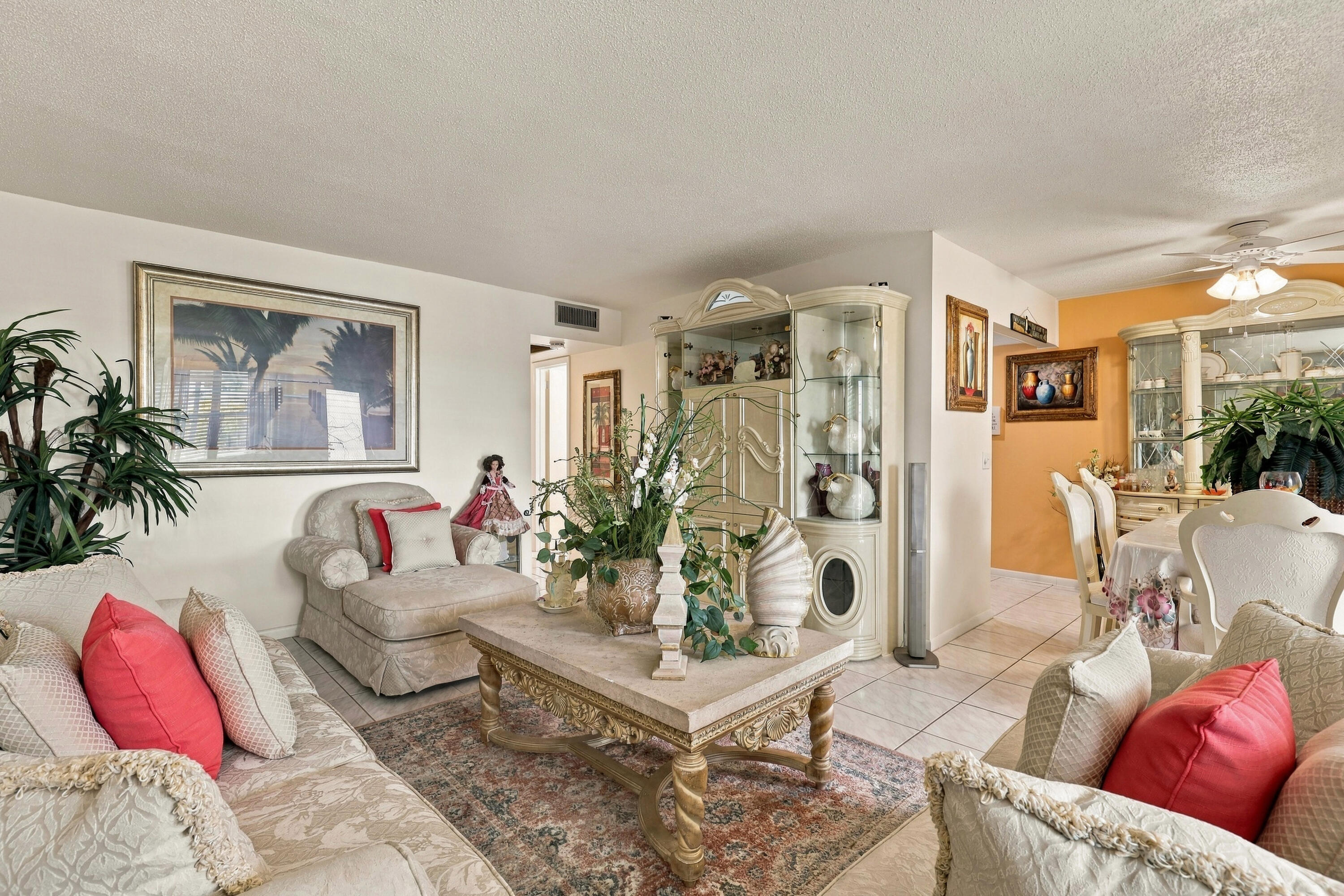 Living/Dining Area