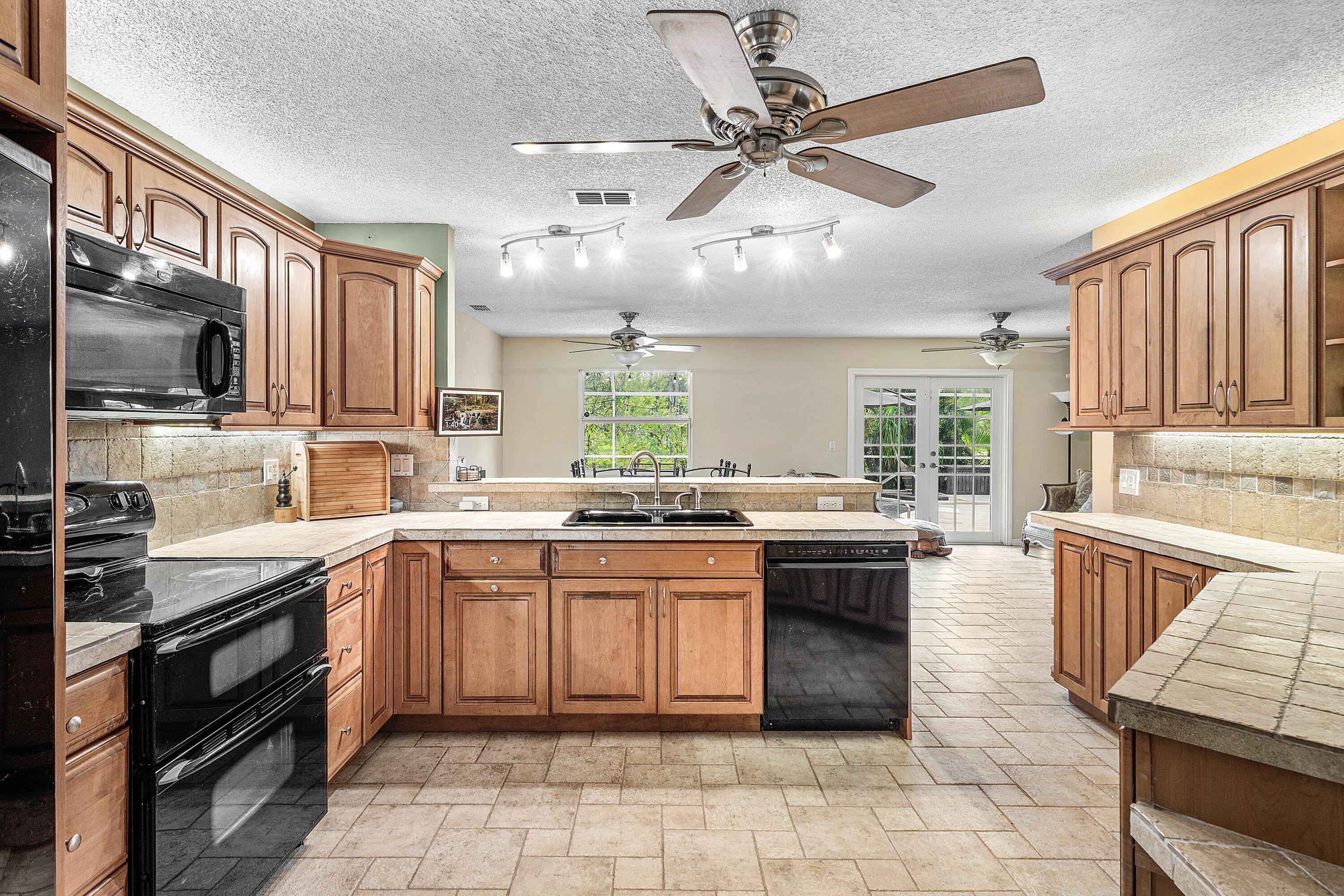 037-1294666thStreetNorth-WestPalmBeach-F