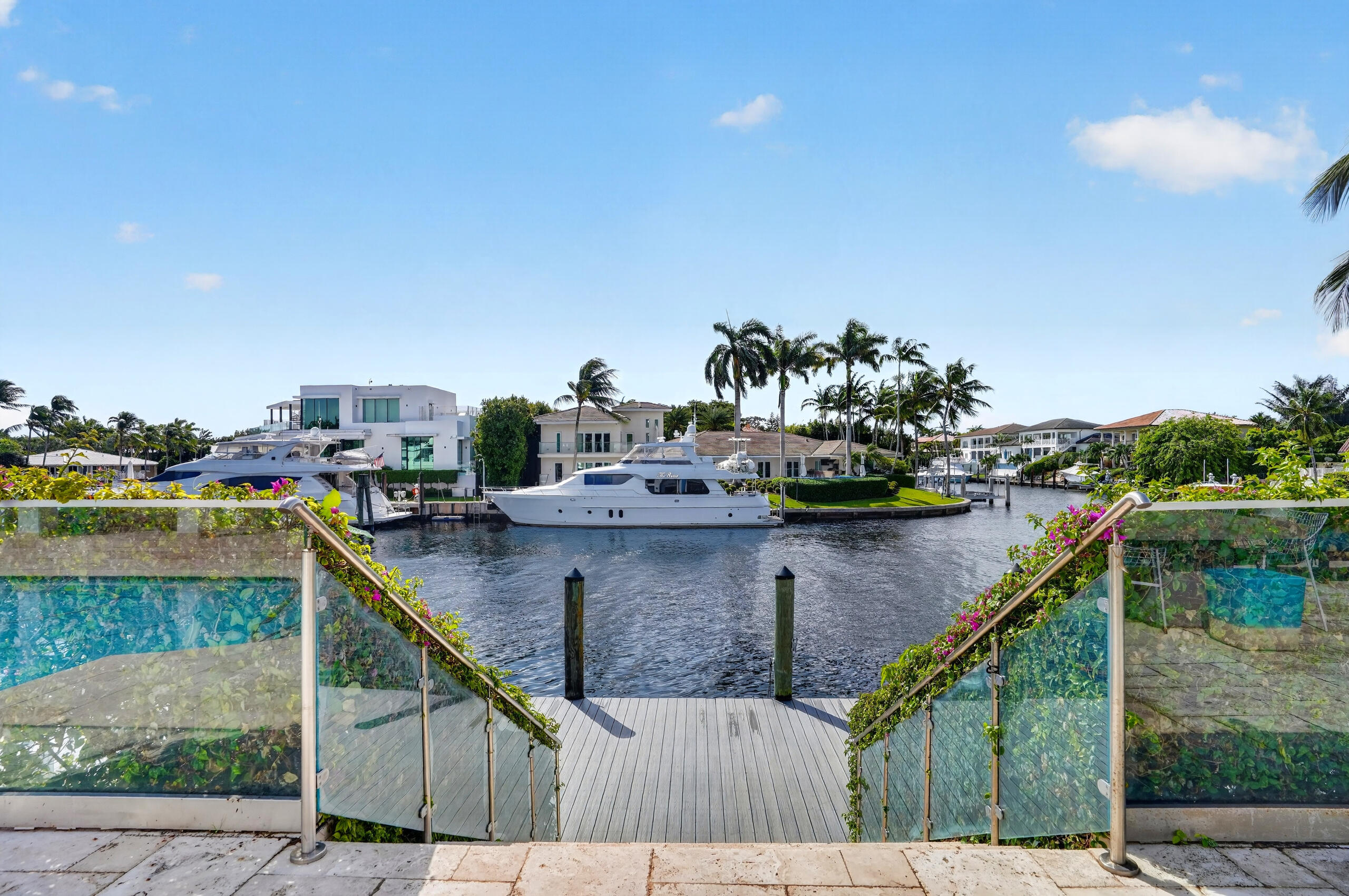 Public 48
146_DSC02917 No file chosen VIEW FROM POOL TO DOCK
