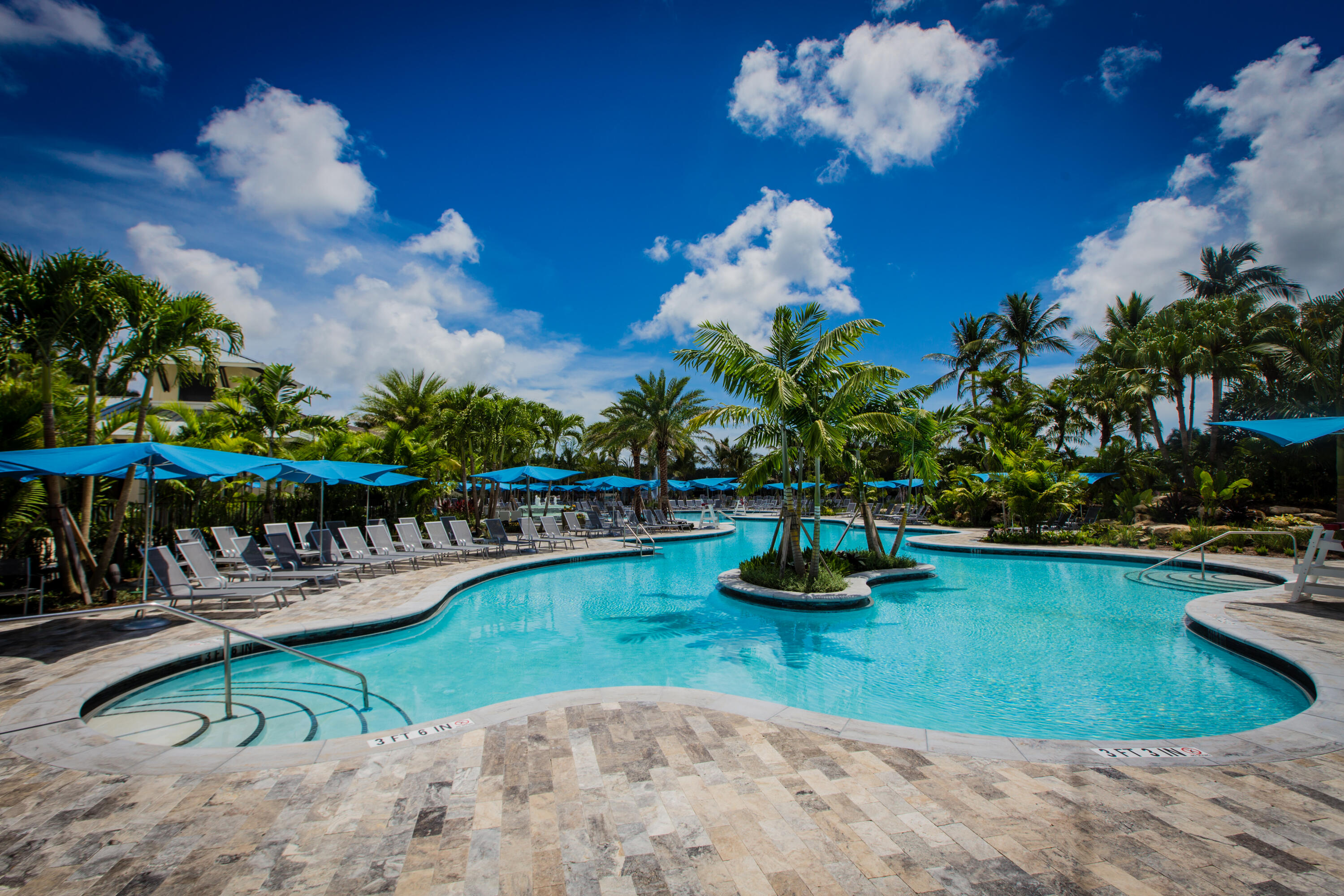 Woodfield Main Pool 2