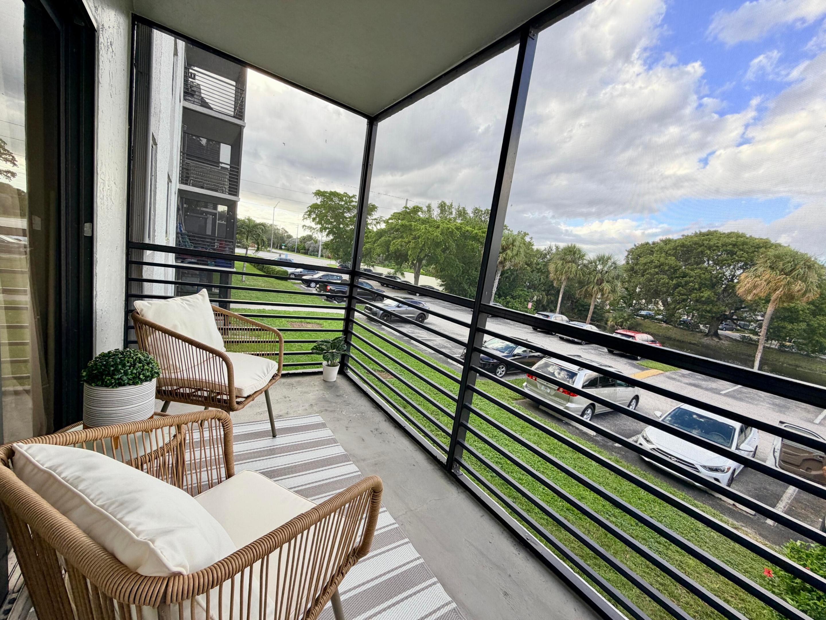Screened balcony