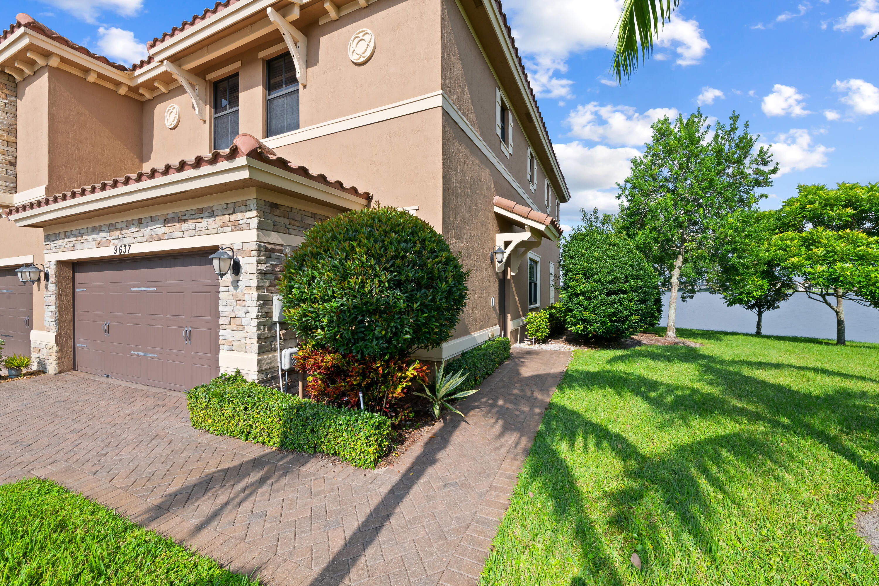 Walkway to the front entryway