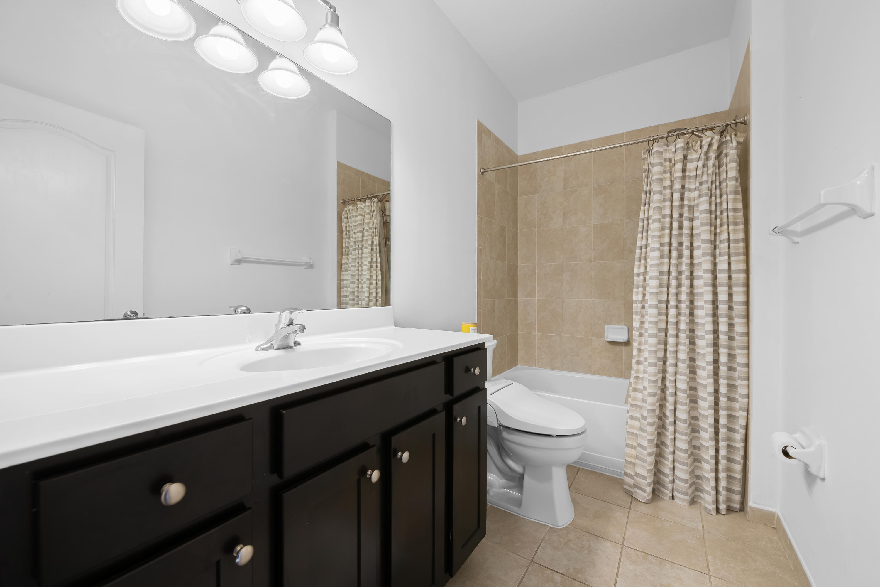 Second floor full bathroom