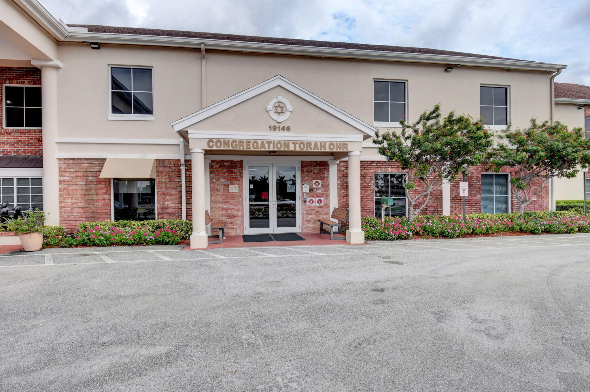 49-web-or-mls-Century Village (27)