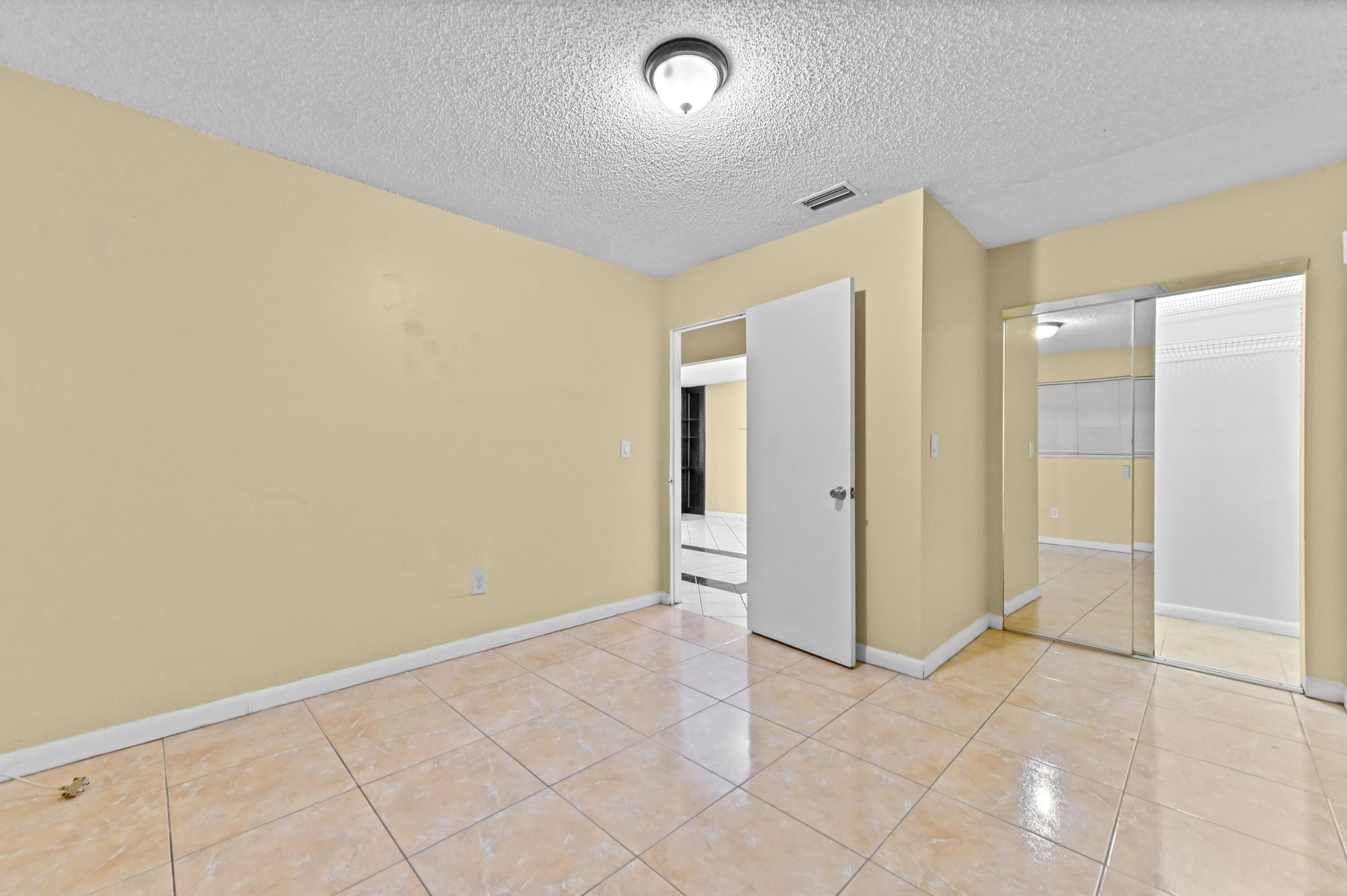 14 Bedroom 02