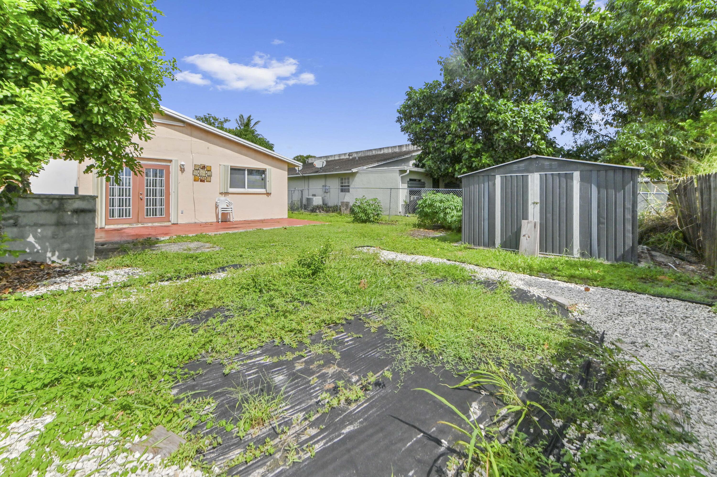 23 backyard 01