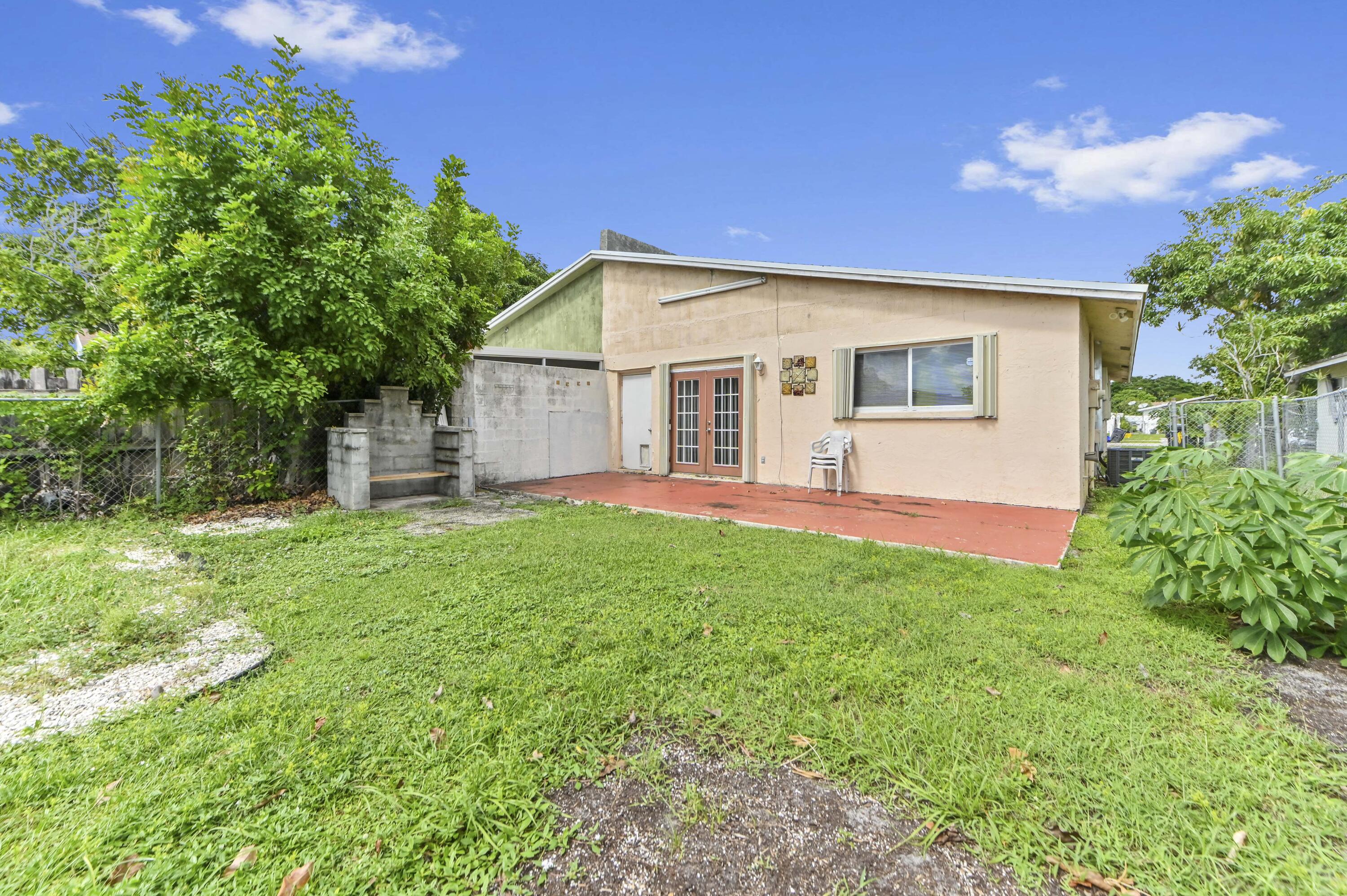 24 backyard 02