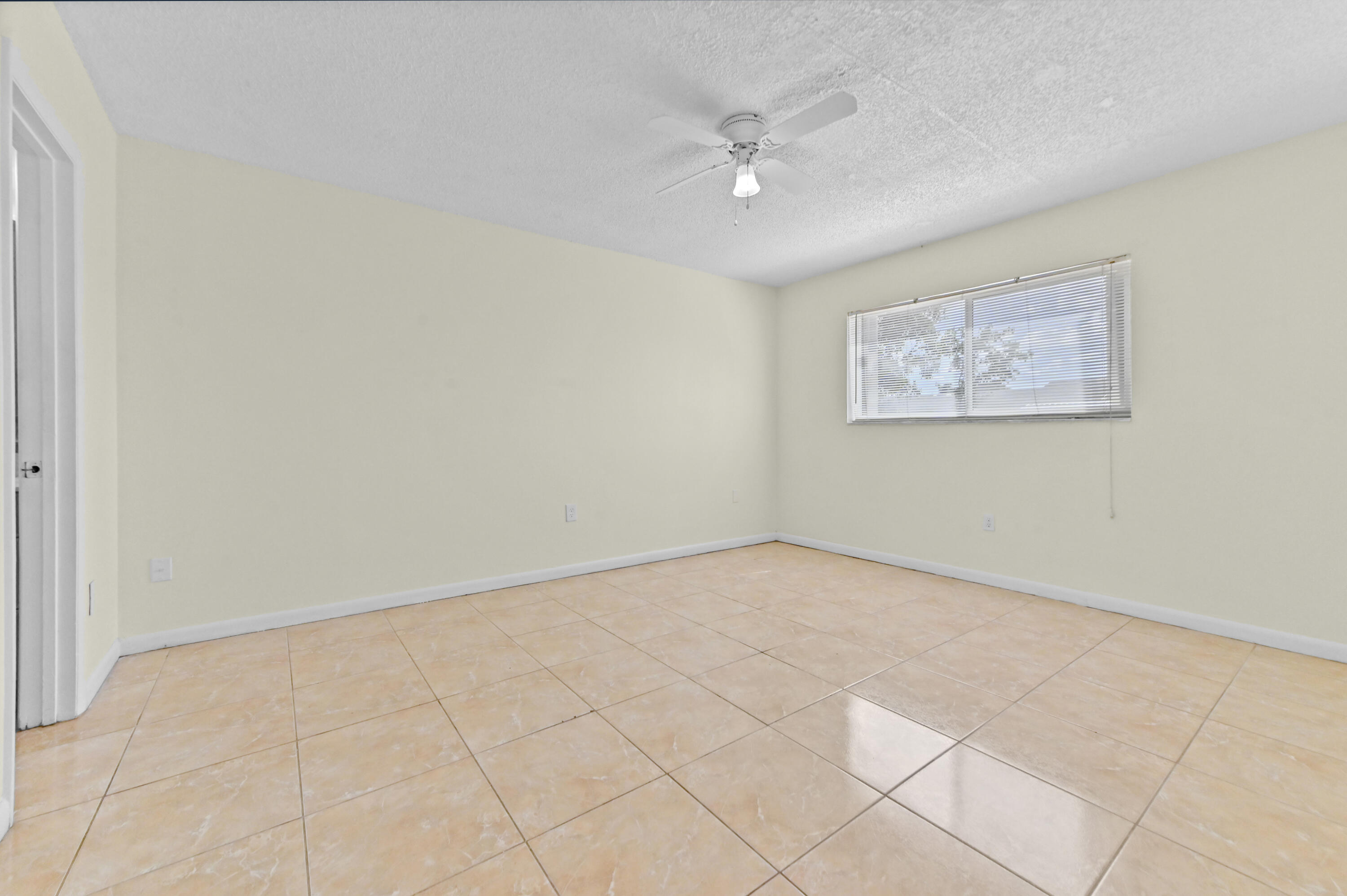 18 Bedroom 01