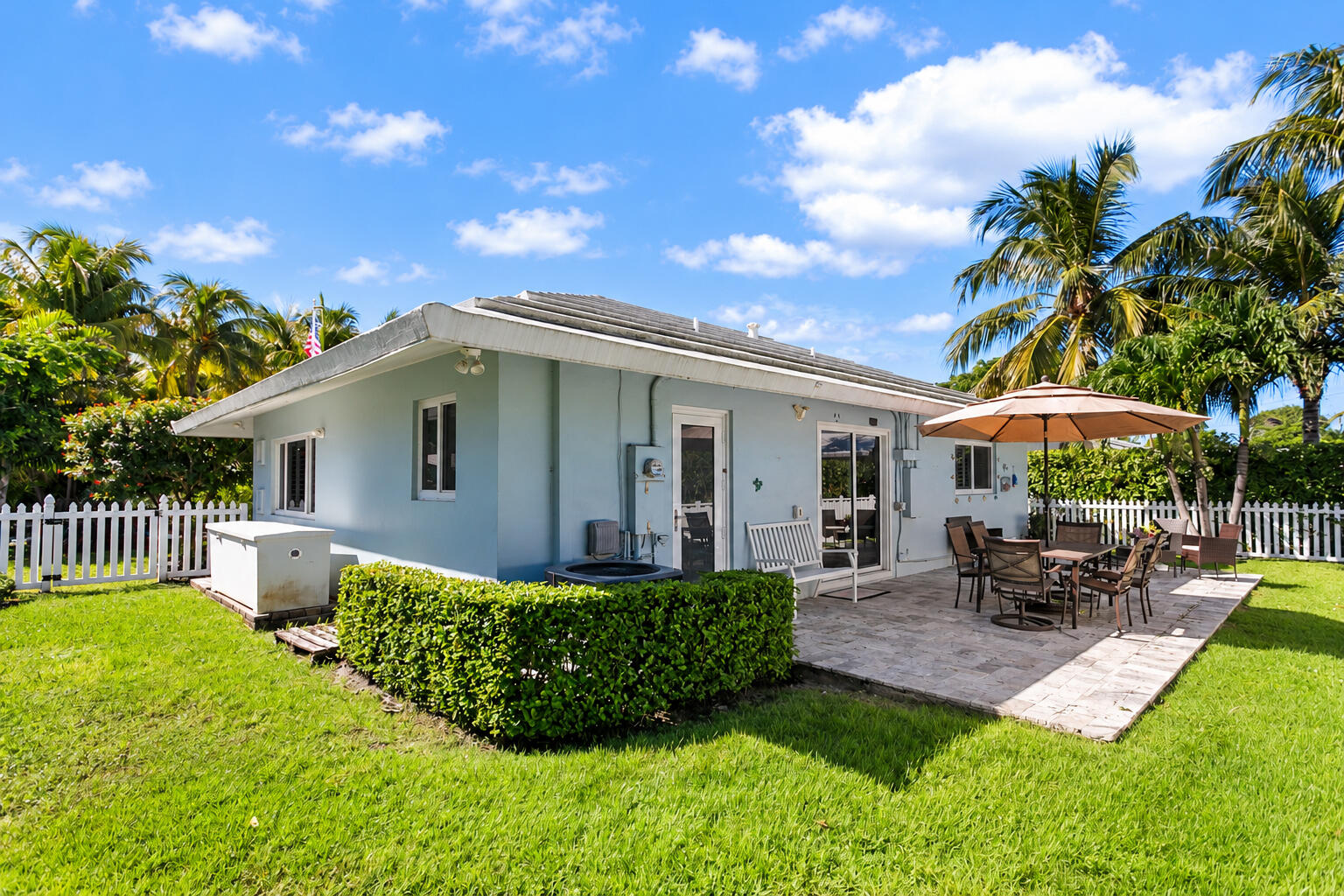 Private back yard with Room for small private pool and summer kitchen
