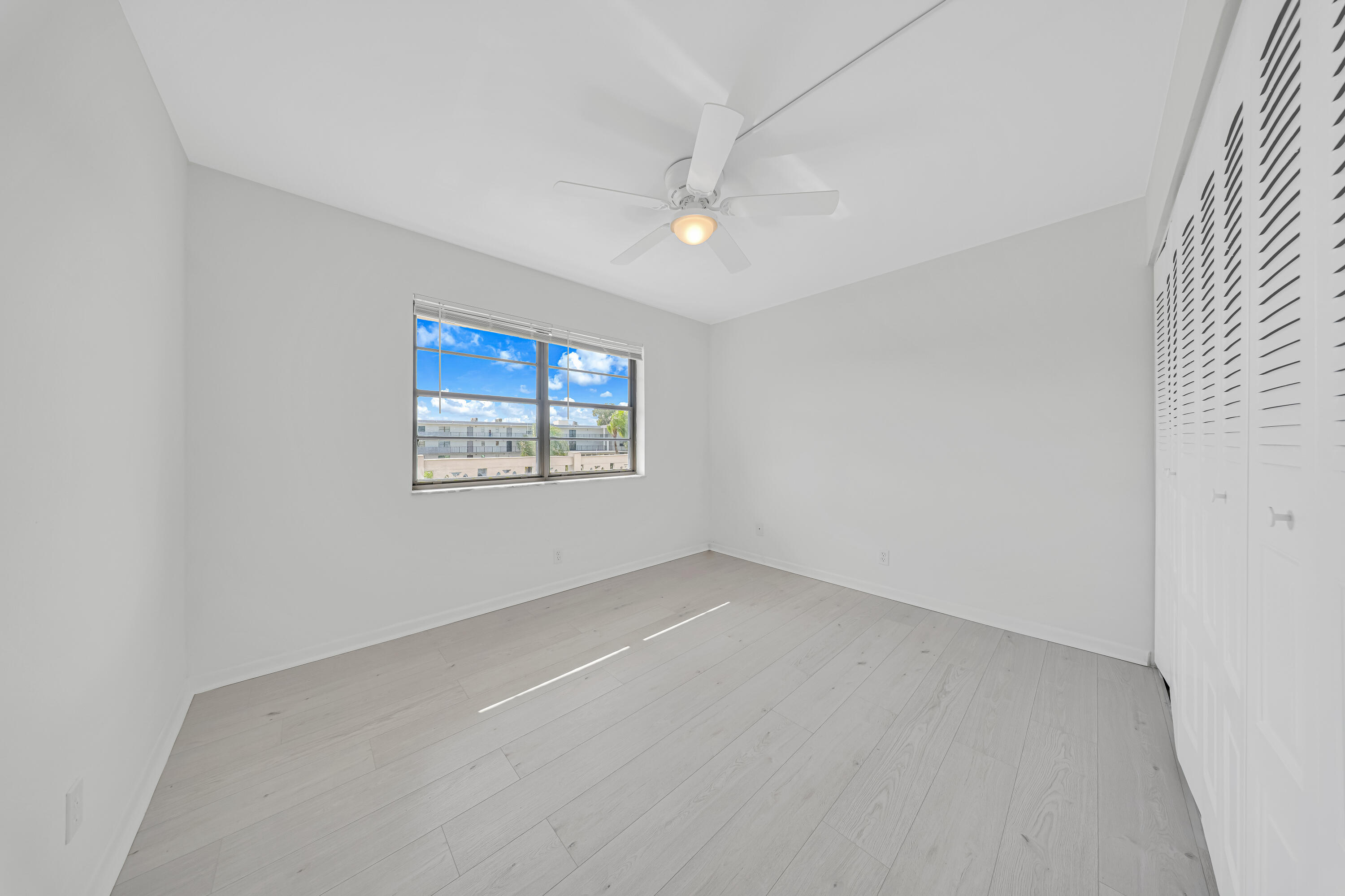 9233SW8thStUnit#305BocaRaton(20of29)