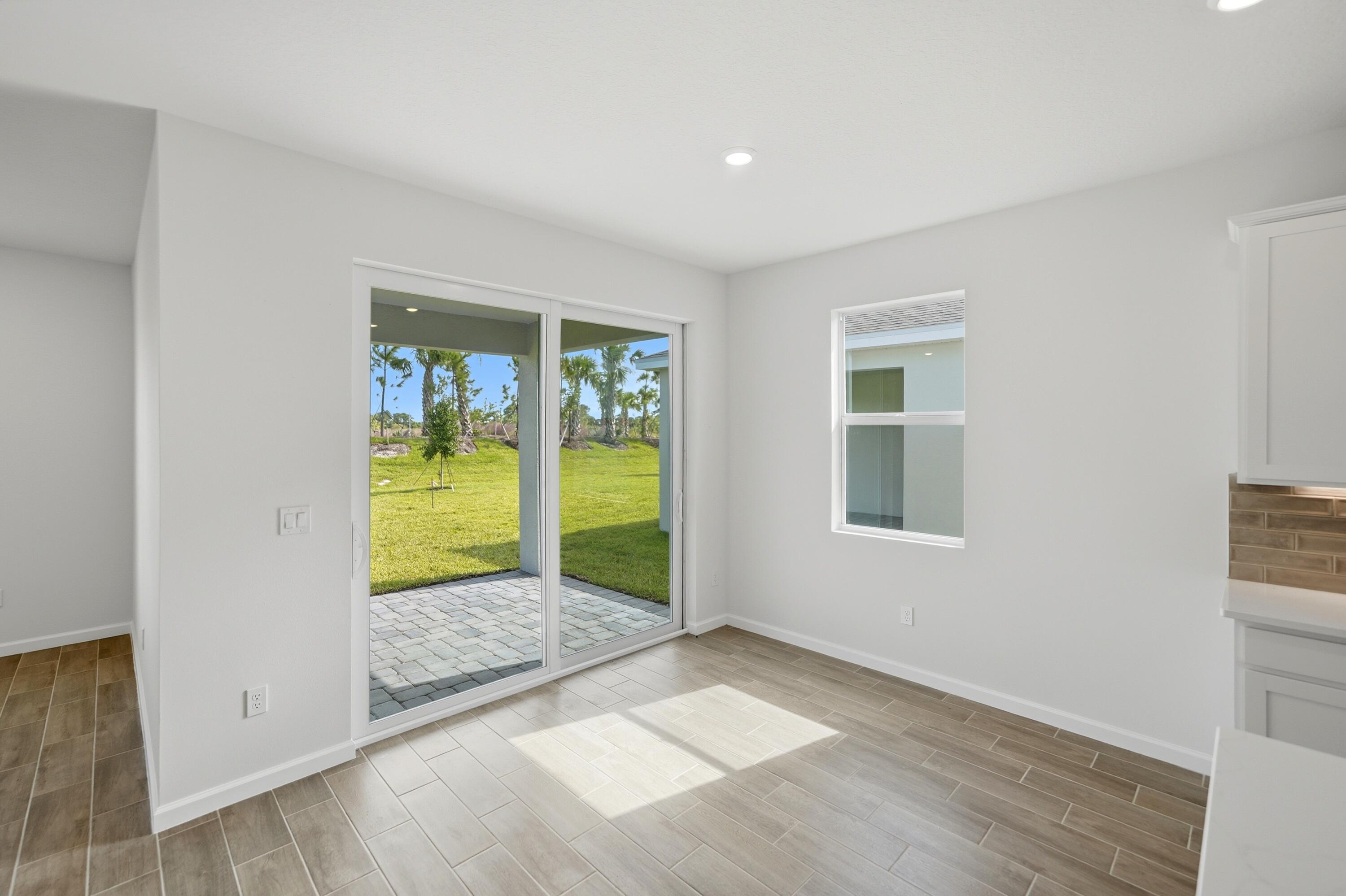 Breakfast Nook/Dining