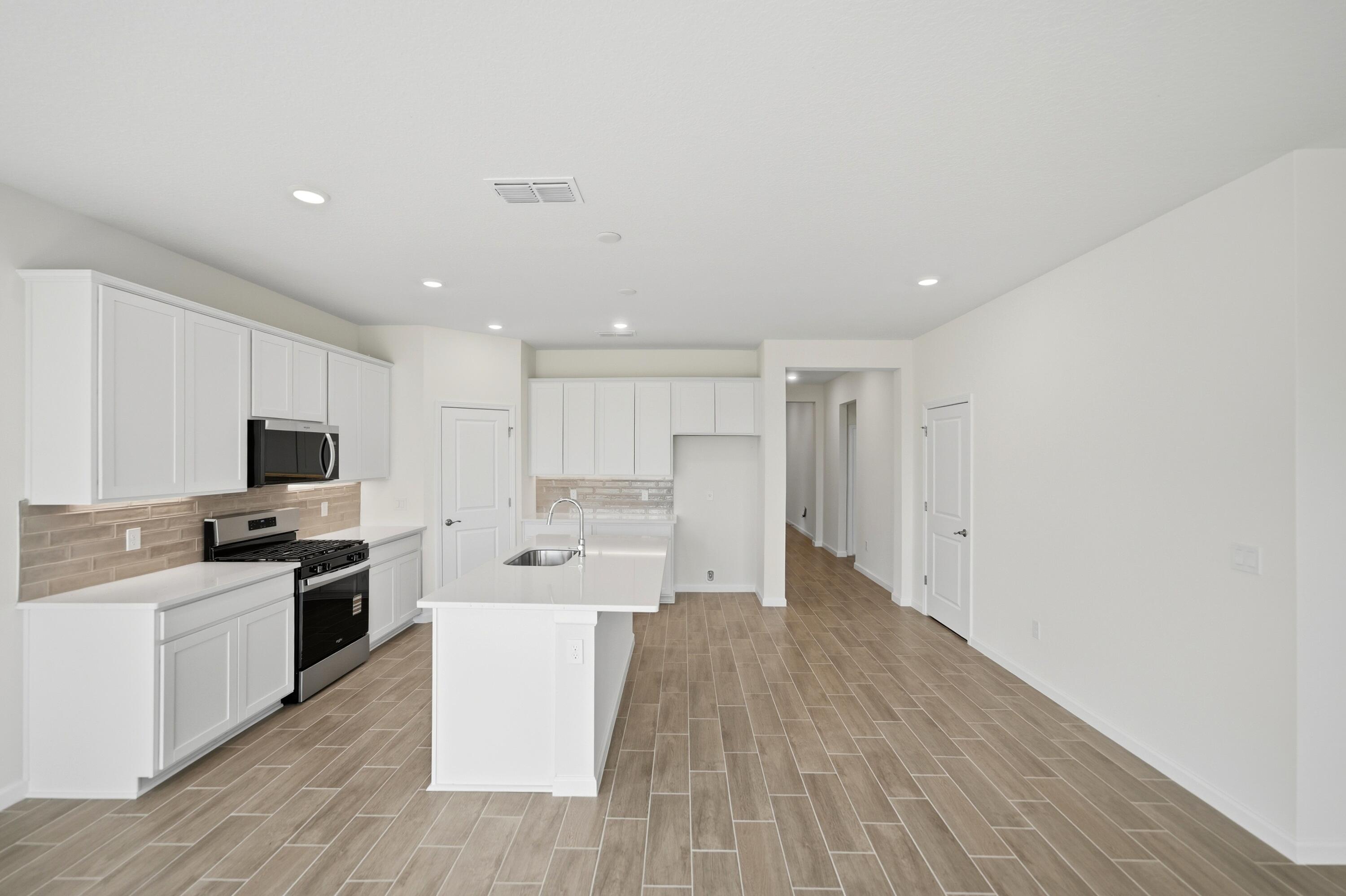 Kitchen / Entry