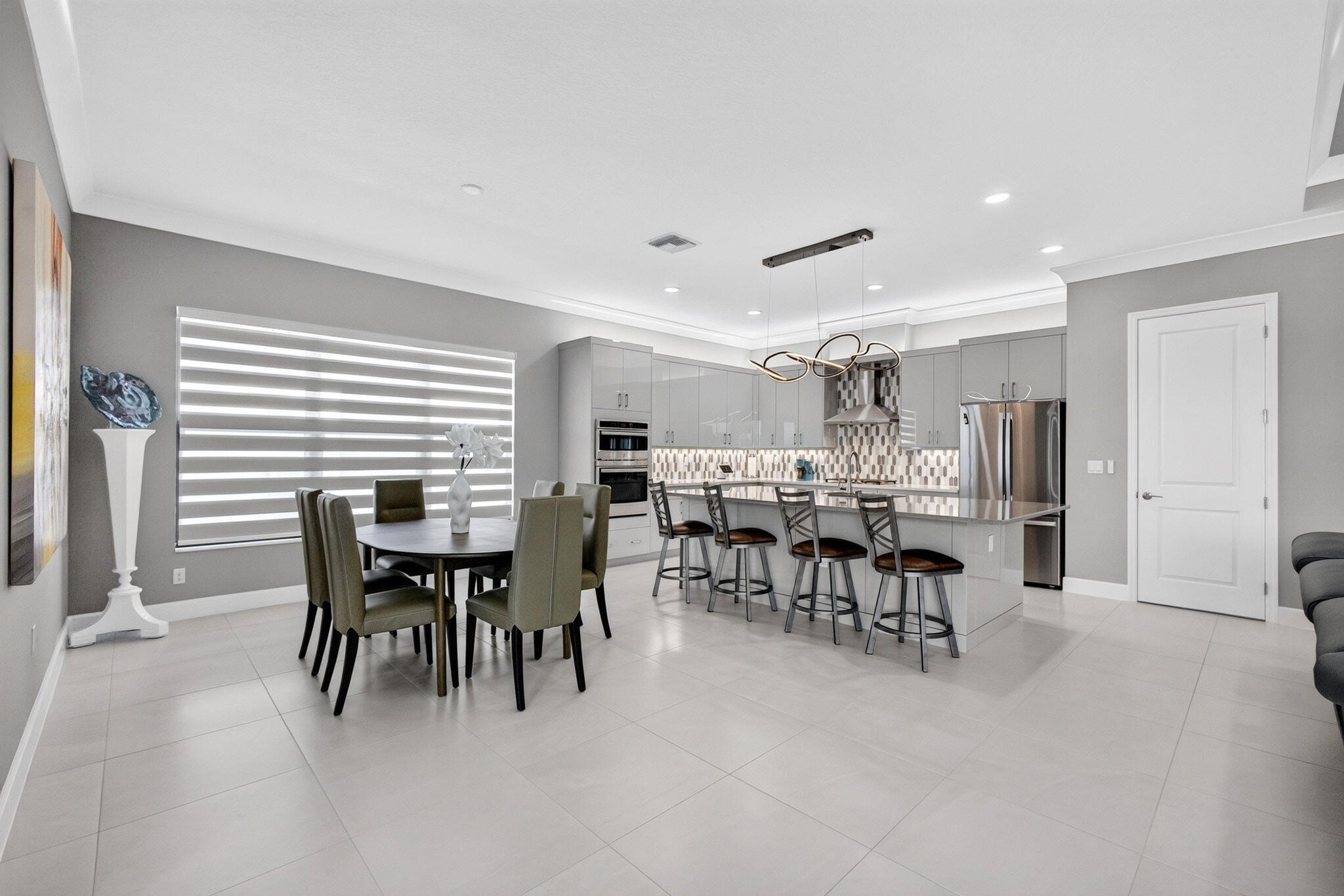 KITCHEN DINING ROOM