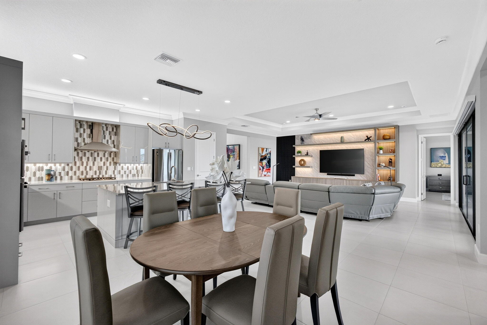 KITCHEN DINING ROOM