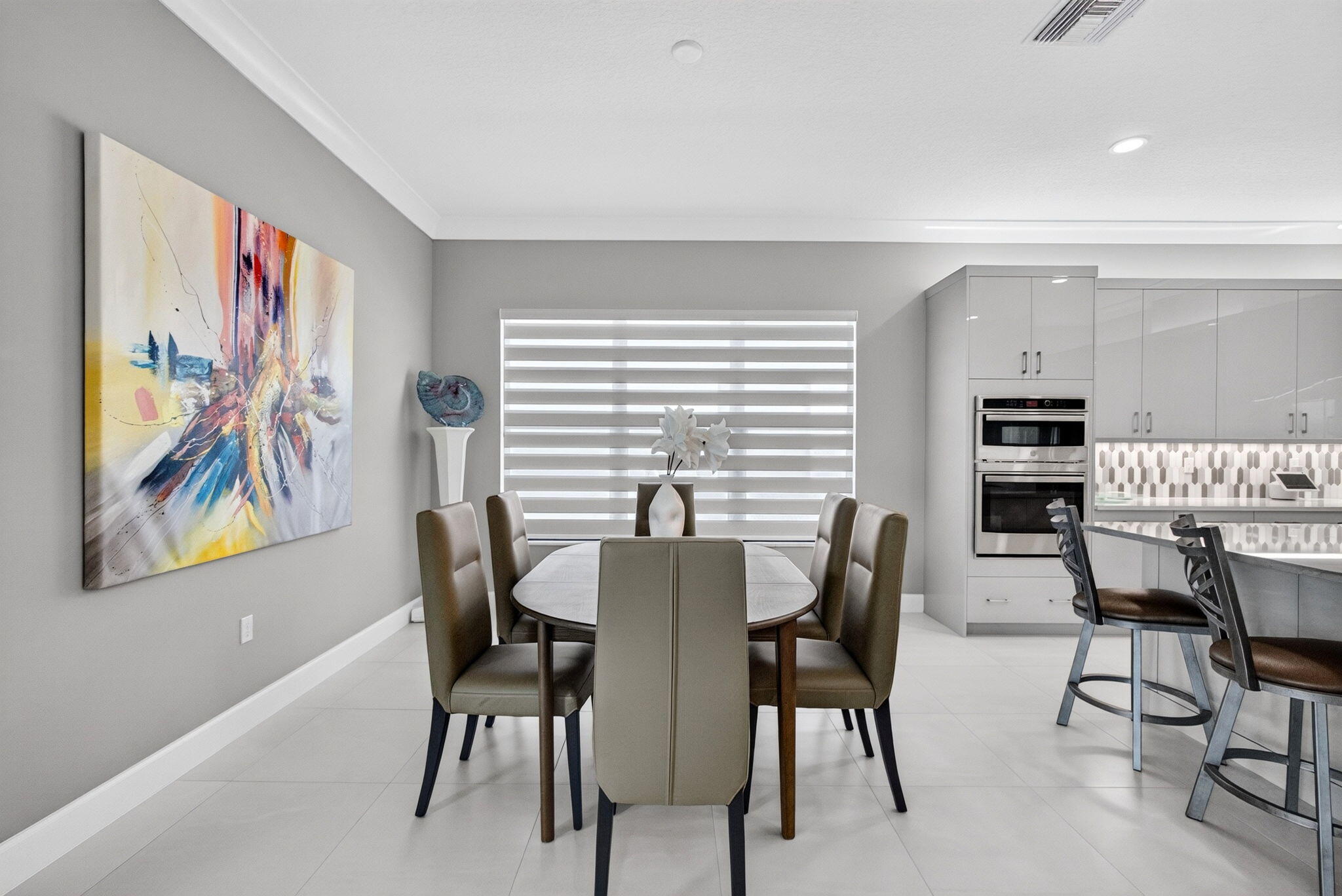 KITCHEN DINING ROOM